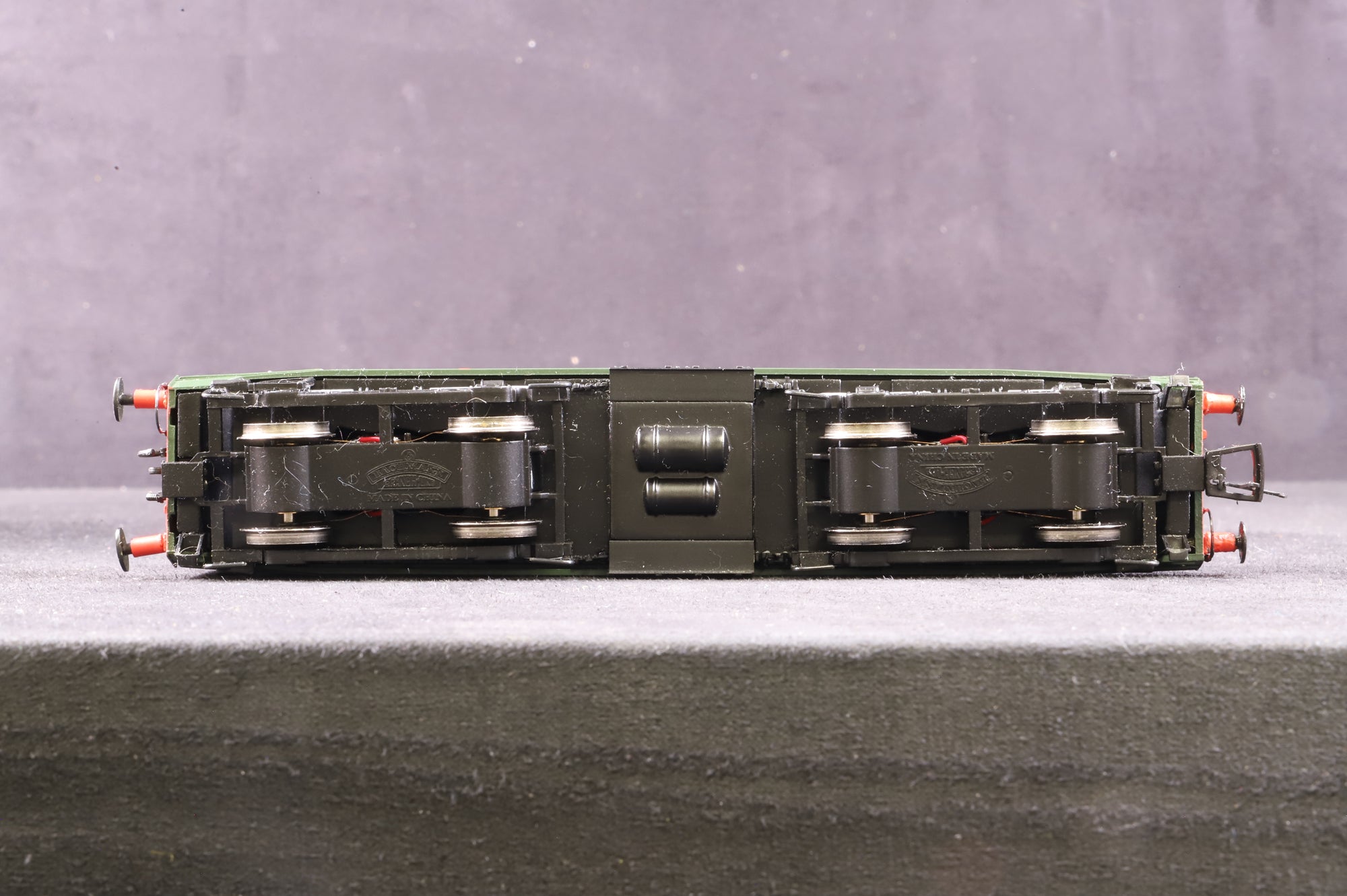 Bachmann OO 32-027 Class 20 'D8000' BR Green with Indicator Discs