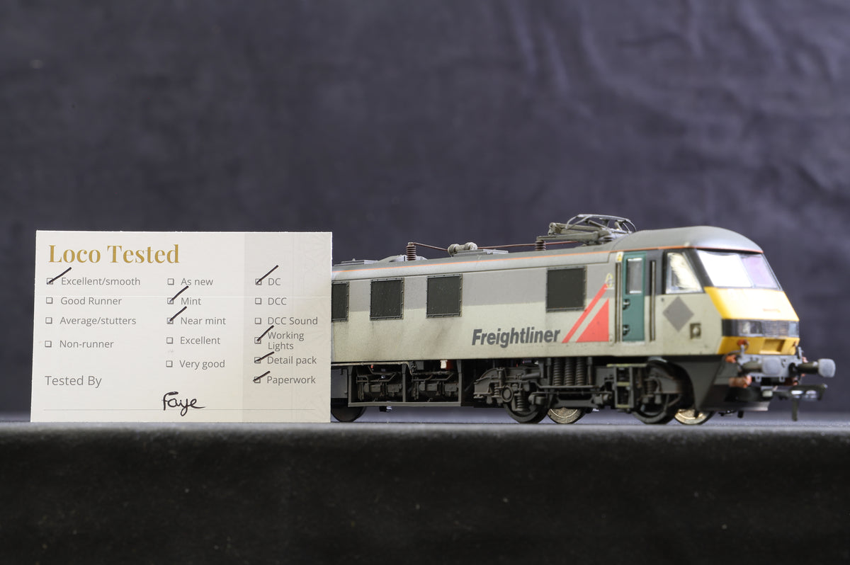 Bachmann OO 32-611 Class 90 &#39;90047&#39; Freightliner Re-liveried, Numbered &amp; Weathered