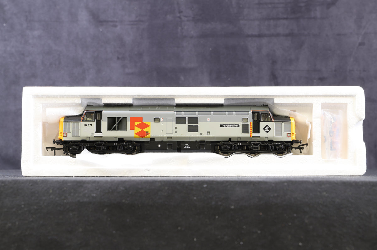 Bachmann OO 32-380 Class 37/5 37671 &#39;Tre Pol And Pen&#39; in Railfreight Distribution Livery