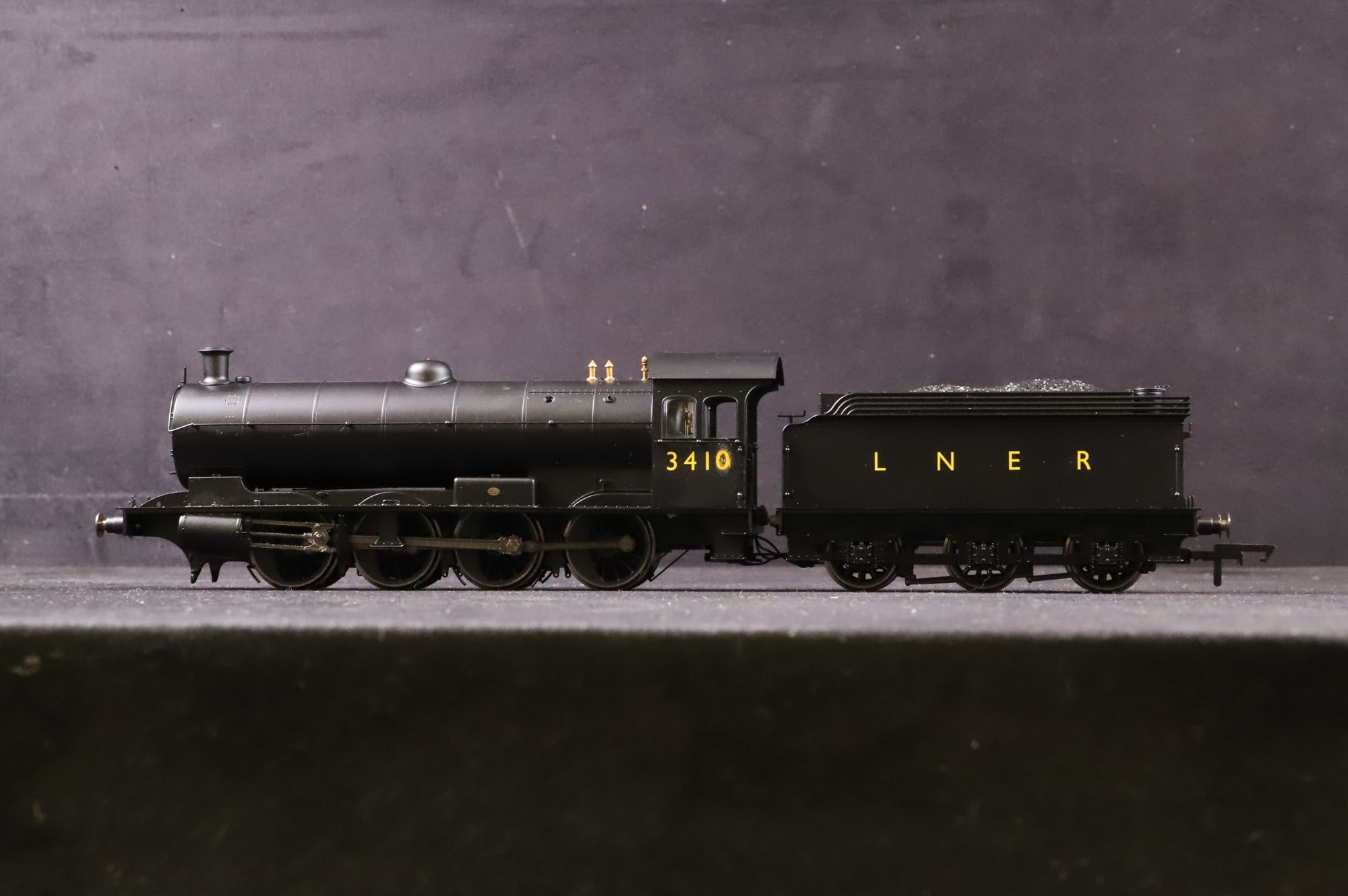 Hornby OO R3424 LNER Class Q6 Loco '3410', Re-Numbered