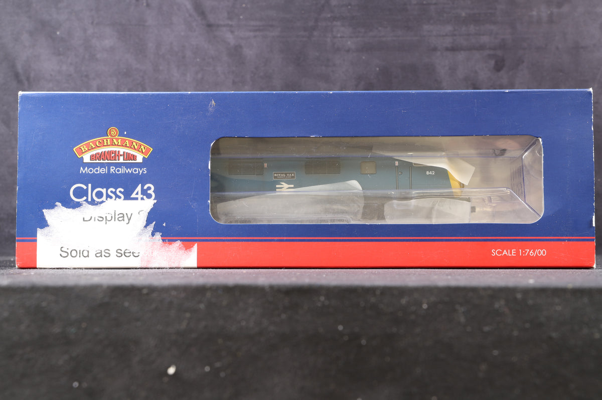 Bachmann OO 32-067 Class 43 Warship &#39;842&#39; &#39;Royal Oak&#39; BR Blue, Weathered