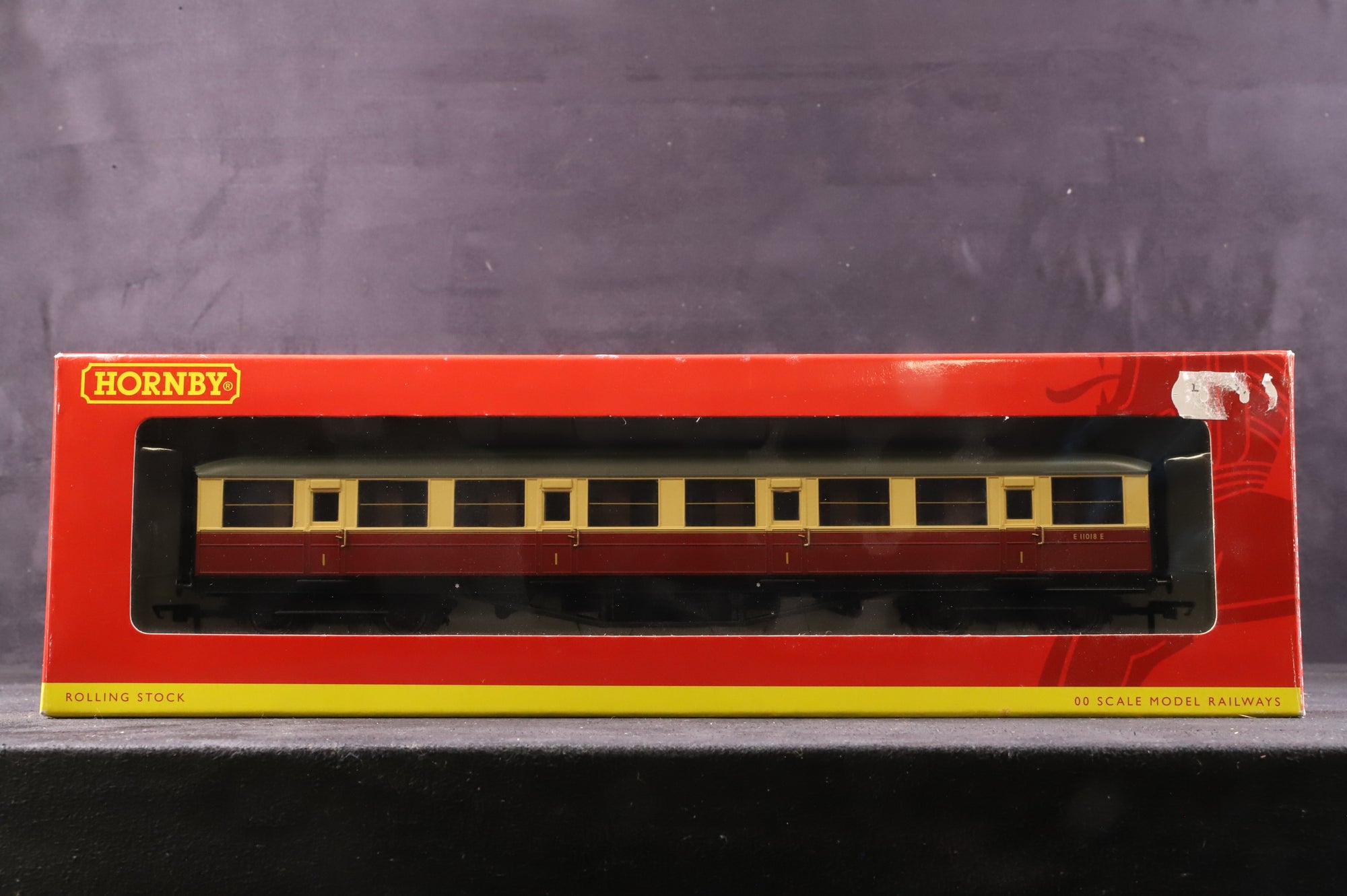 Hornby OO Rake Of 5 Gresley BR Crimson & Cream Coaches Inc. R4179, 79A, 80, 80A & 81