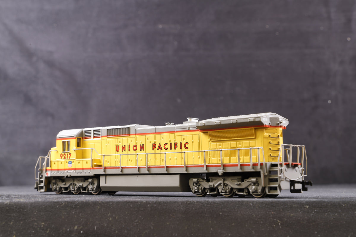 Spectrum HO 85004 Dash 8 40c Union Pacific &#39;9217&#39;