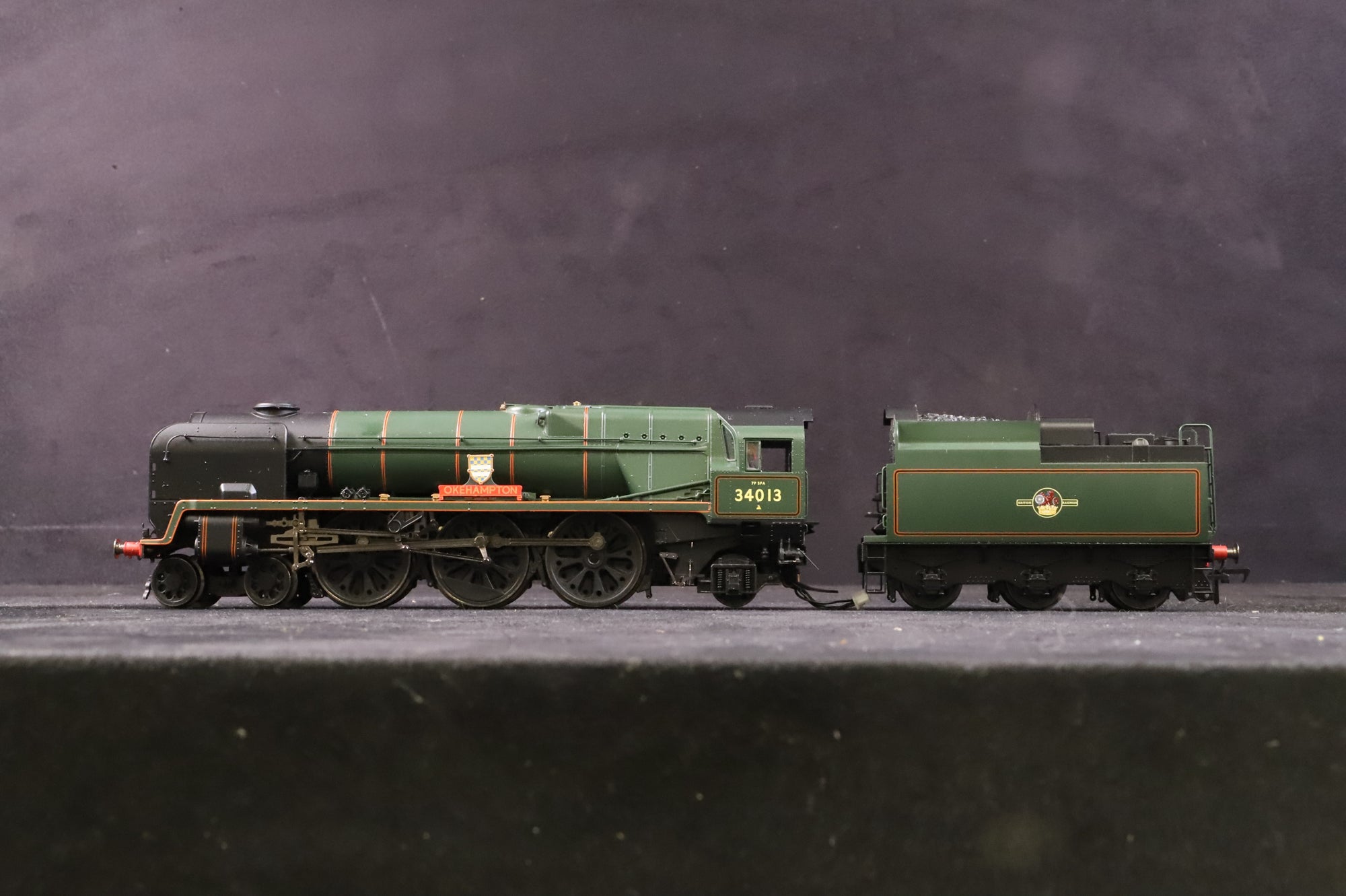 Hornby OO R3203 Rebuilt West Country Class '34013' 'Okehampton' BR Lined Green L/C DCC Sound