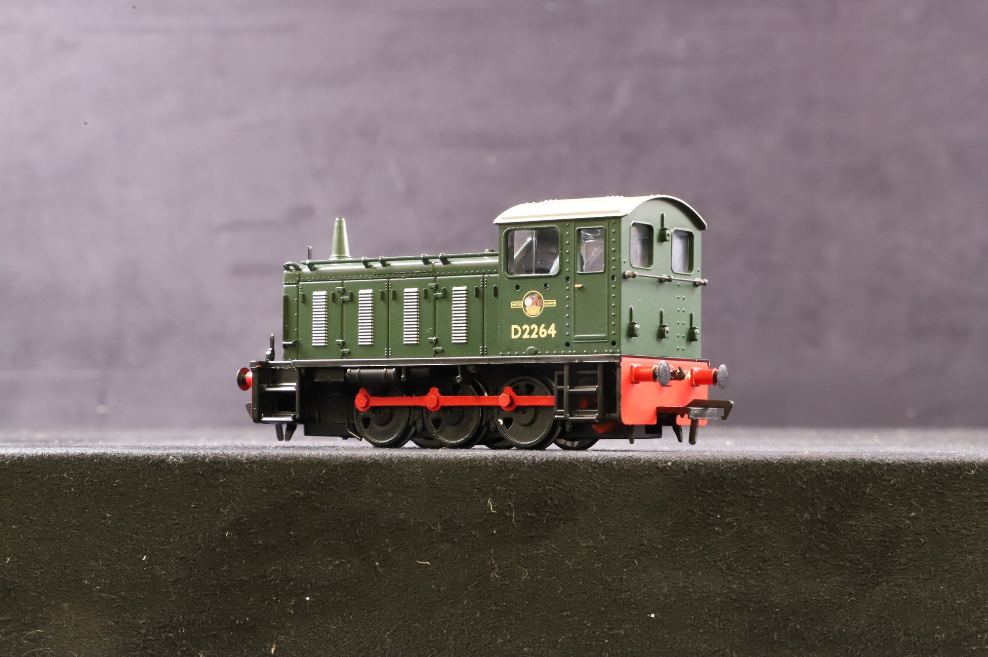 Bachmann OO 31-342 Class 04 D2264 in BR Green w/ Late Crests