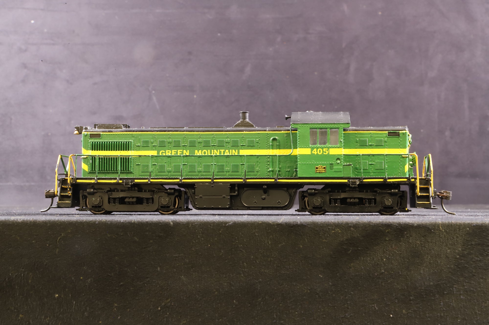Atlas HO 8851 Diesel Locomotive '405' Green Mountain Repainted