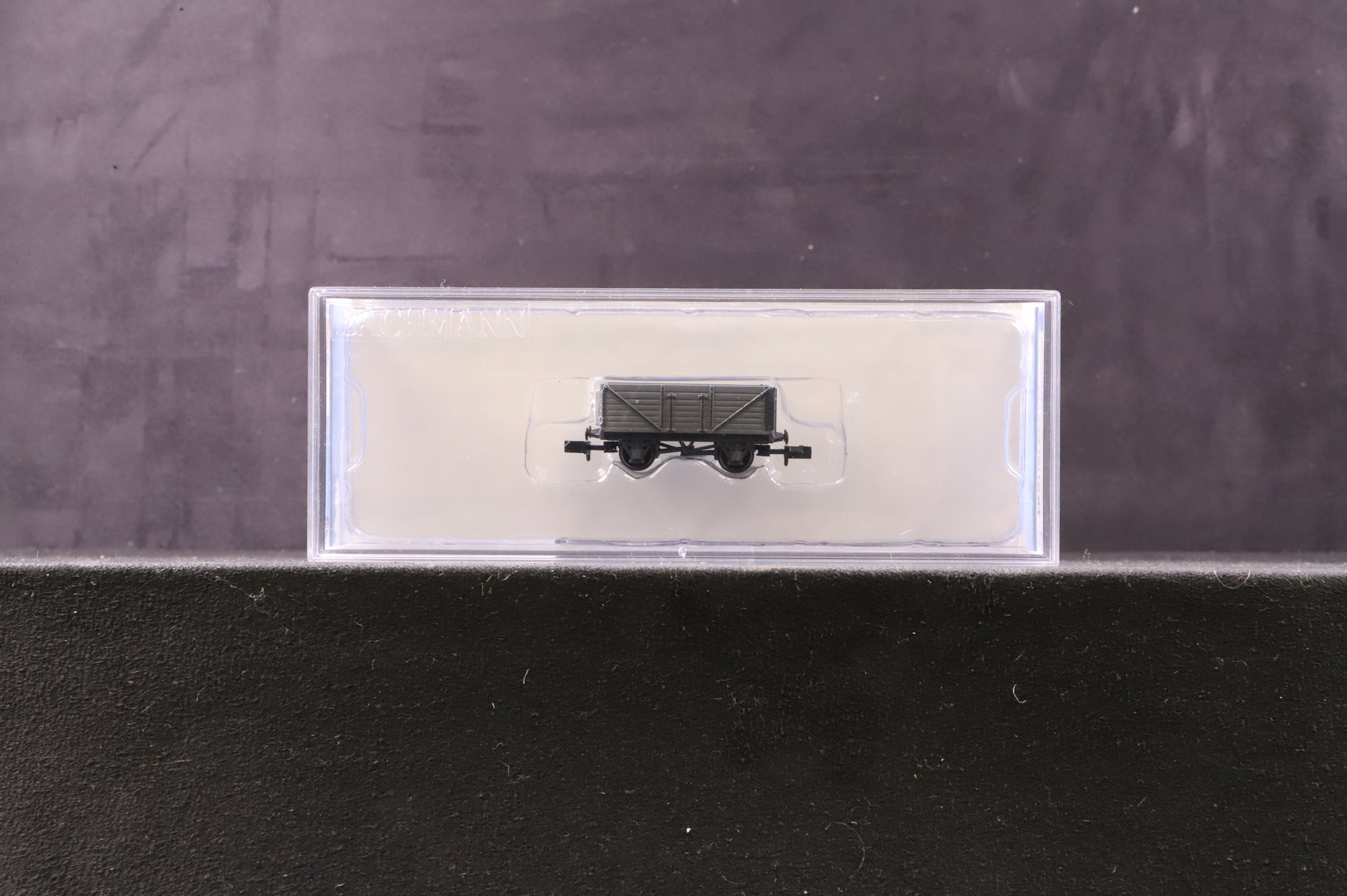 Bachmann N Rake of 3 Troublesome Trucks & 1 Toad Brake Van, Inc. 77091, 77097 & 2 x 77096