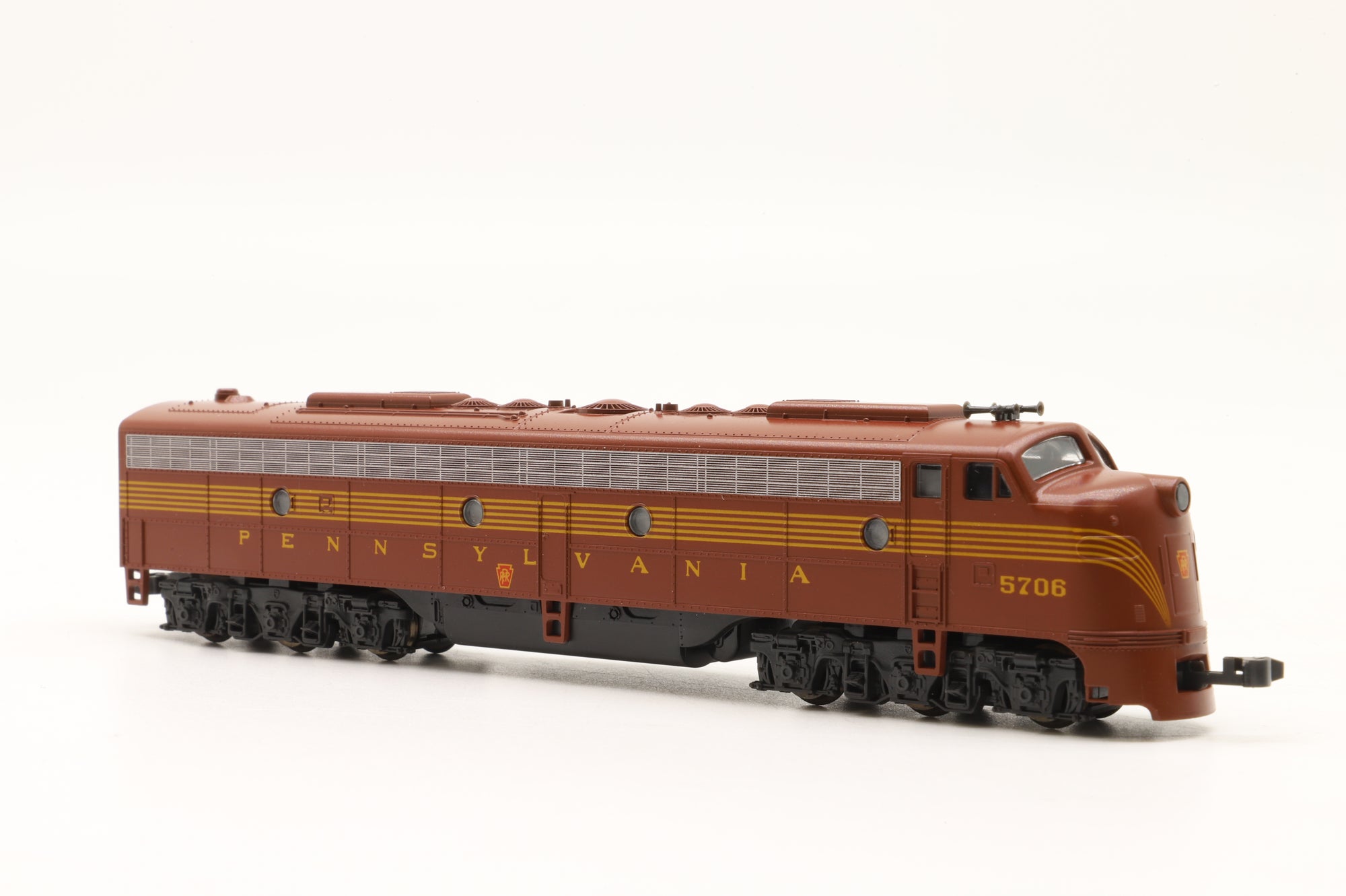 Kato N 176-255 E8/9-A 5706 in PRR Livery