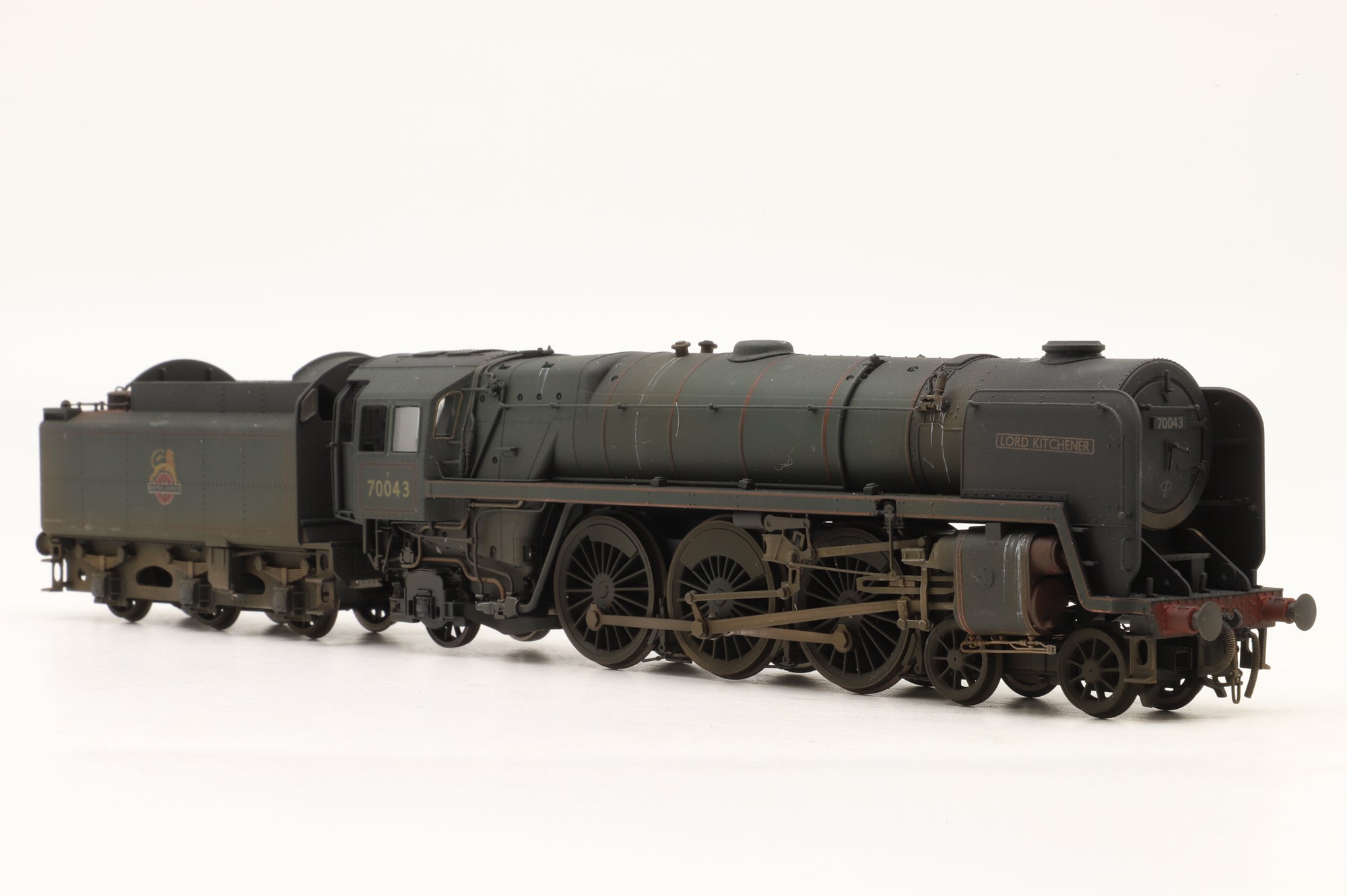 Hornby OO R3294 Britannia CLass 70043 'Lord Kitchener' in Lined BR Green E/C – Weathered