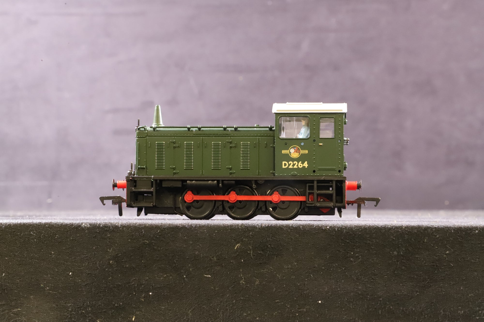 Bachmann OO 31-342 Class 04 D2264 in BR Green w/ Late Crests