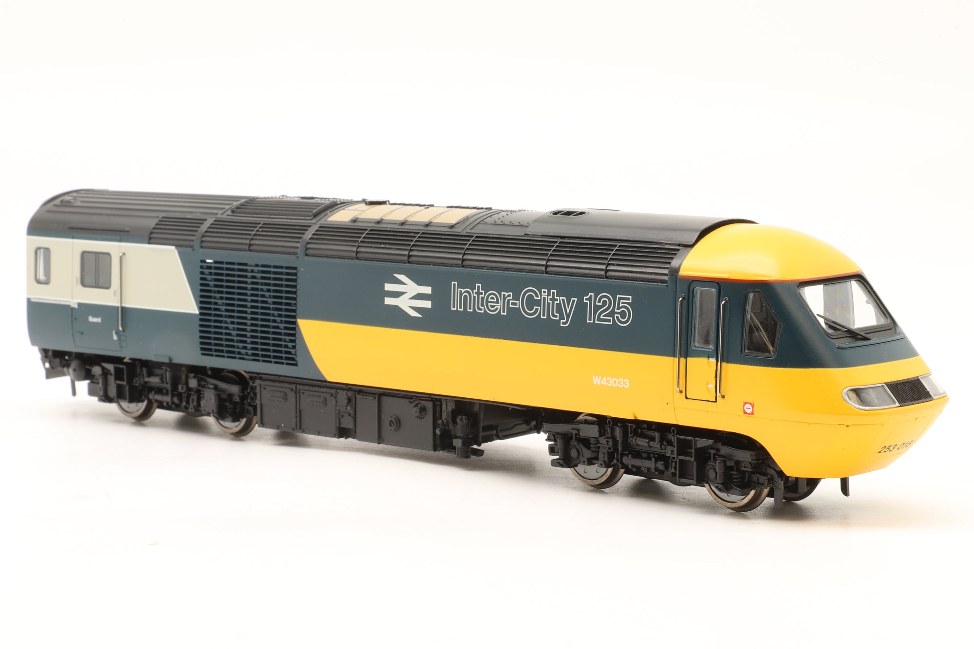 Hornby OO R3138 Class 43 HST Set in BR Intercity 125 Livery – DCC Sound