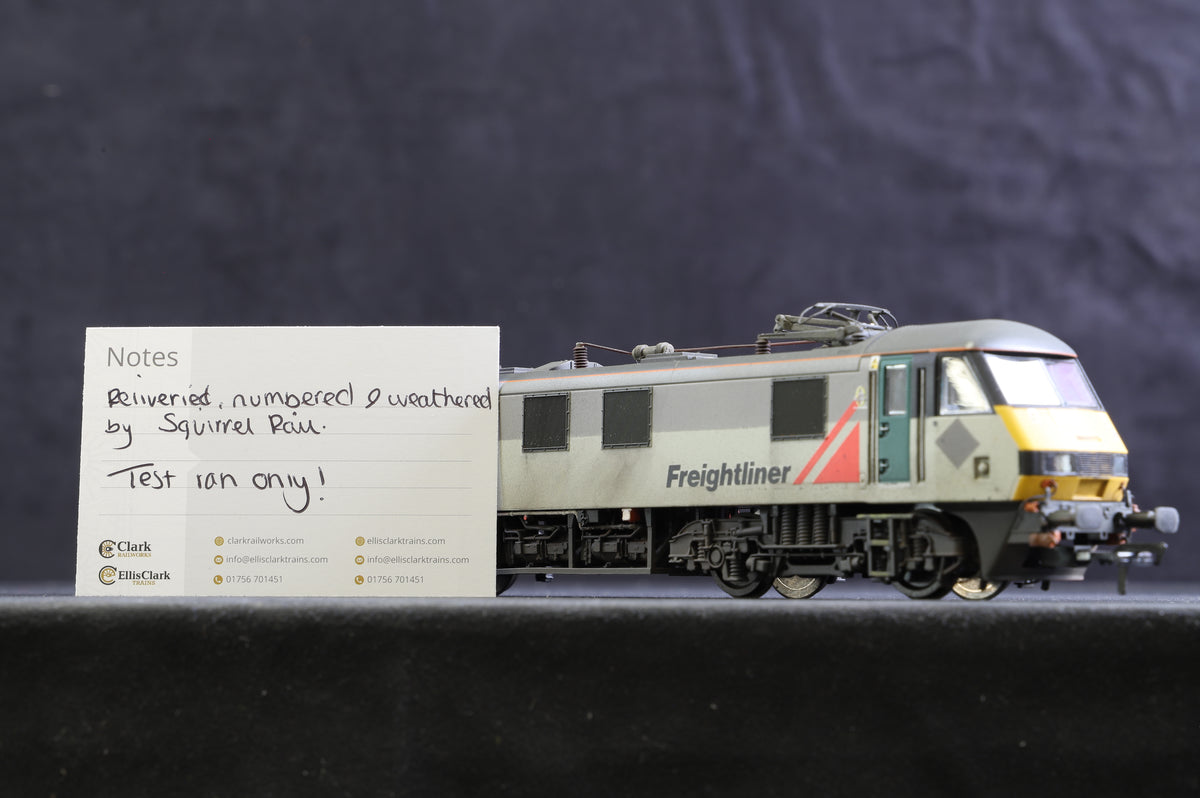 Bachmann OO 32-611 Class 90 &#39;90047&#39; Freightliner Re-liveried, Numbered &amp; Weathered