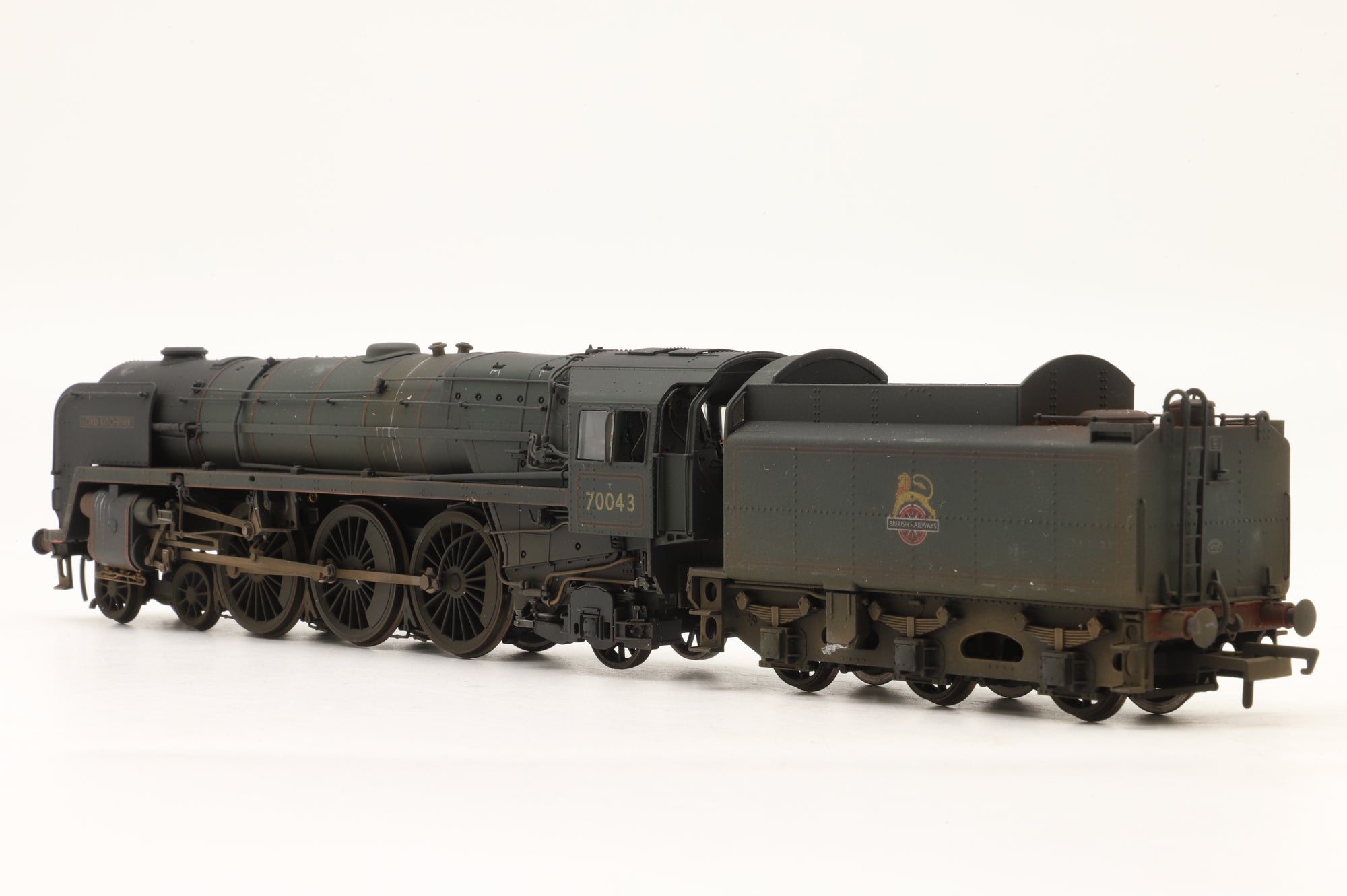 Hornby OO R3294 Britannia CLass 70043 'Lord Kitchener' in Lined BR Green E/C – Weathered