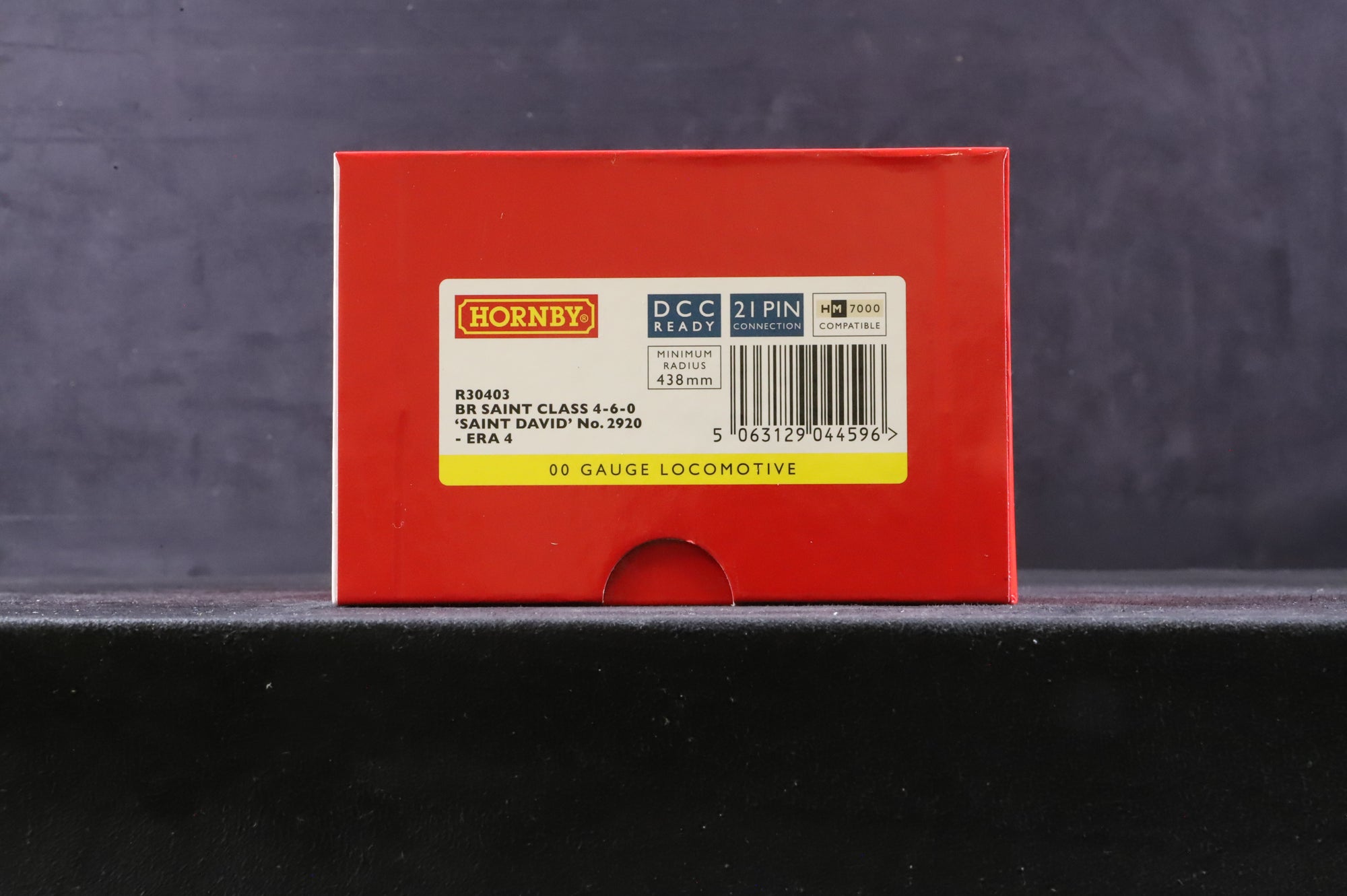 Hornby OO R30403 Saint Class '2920' 'Saint David' BR Black E/C