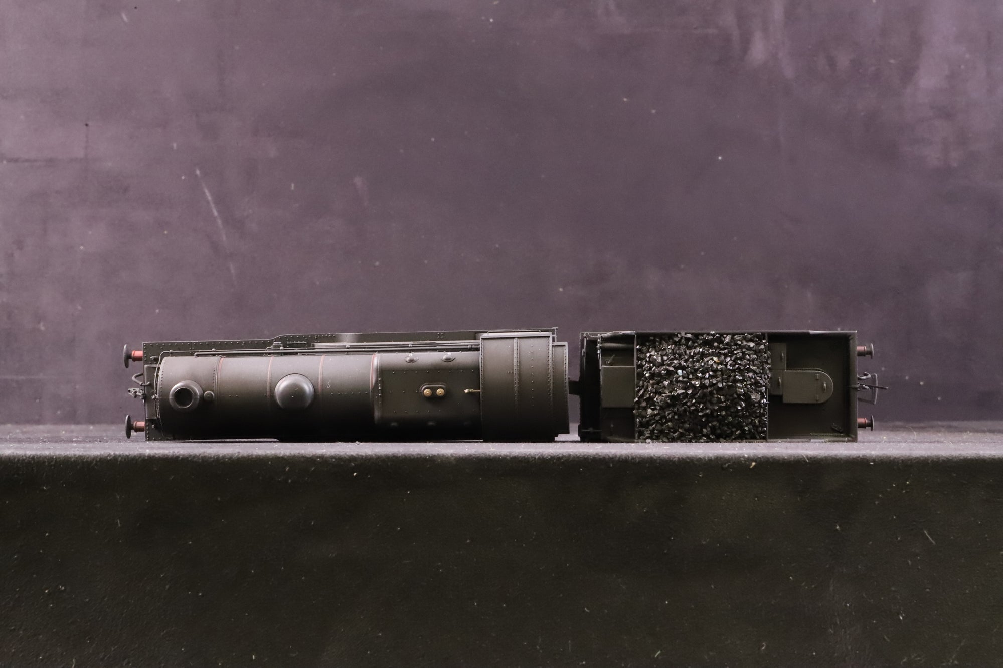 Bachmann OO 31-146A GCR Class 11F 62669 'Ypres'  in Lined BR Black w/ Early Crests - Weathered