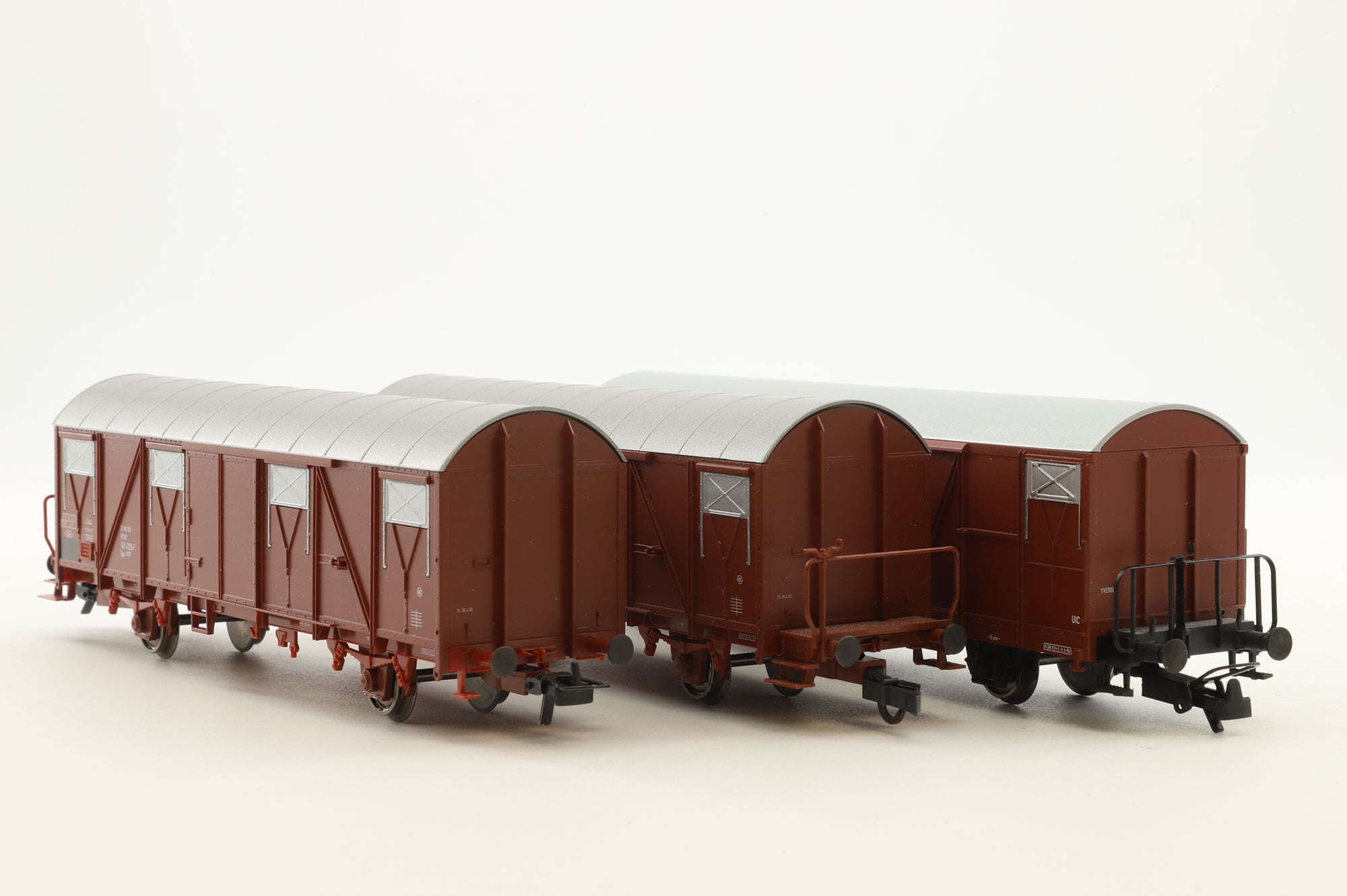Roco HO Rake of 3 SBB/DR Vans