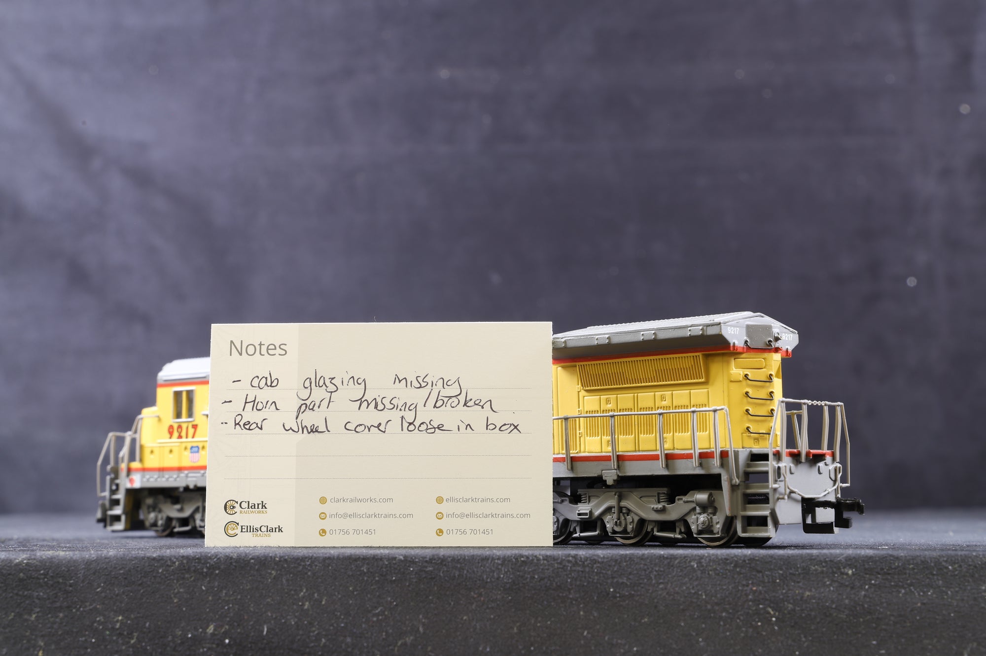 Spectrum HO 85004 Dash 8 40c Union Pacific '9217'