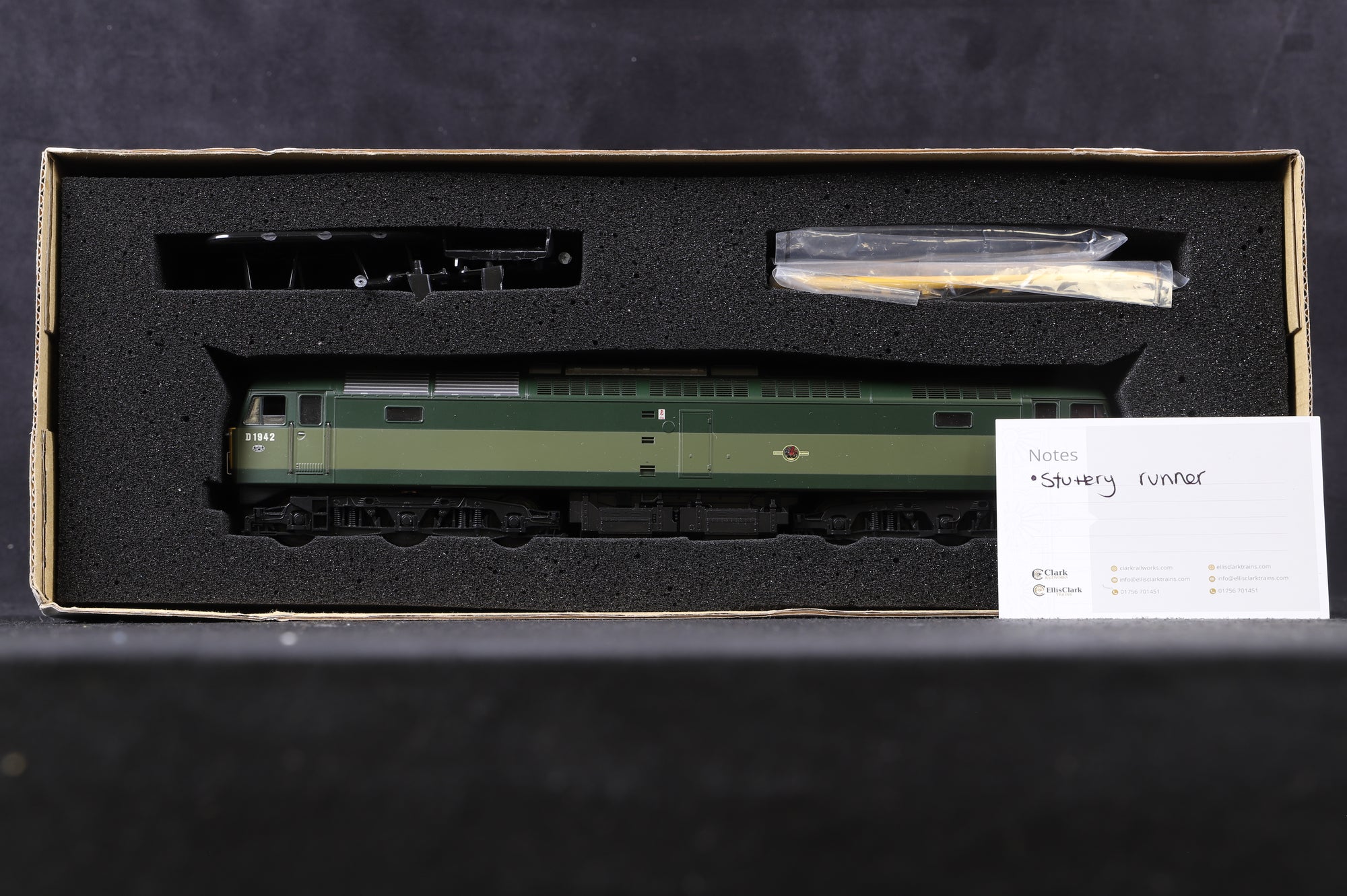 Heljan OO 4702 Class 47 diesel D1942 in BR 2 tone green
