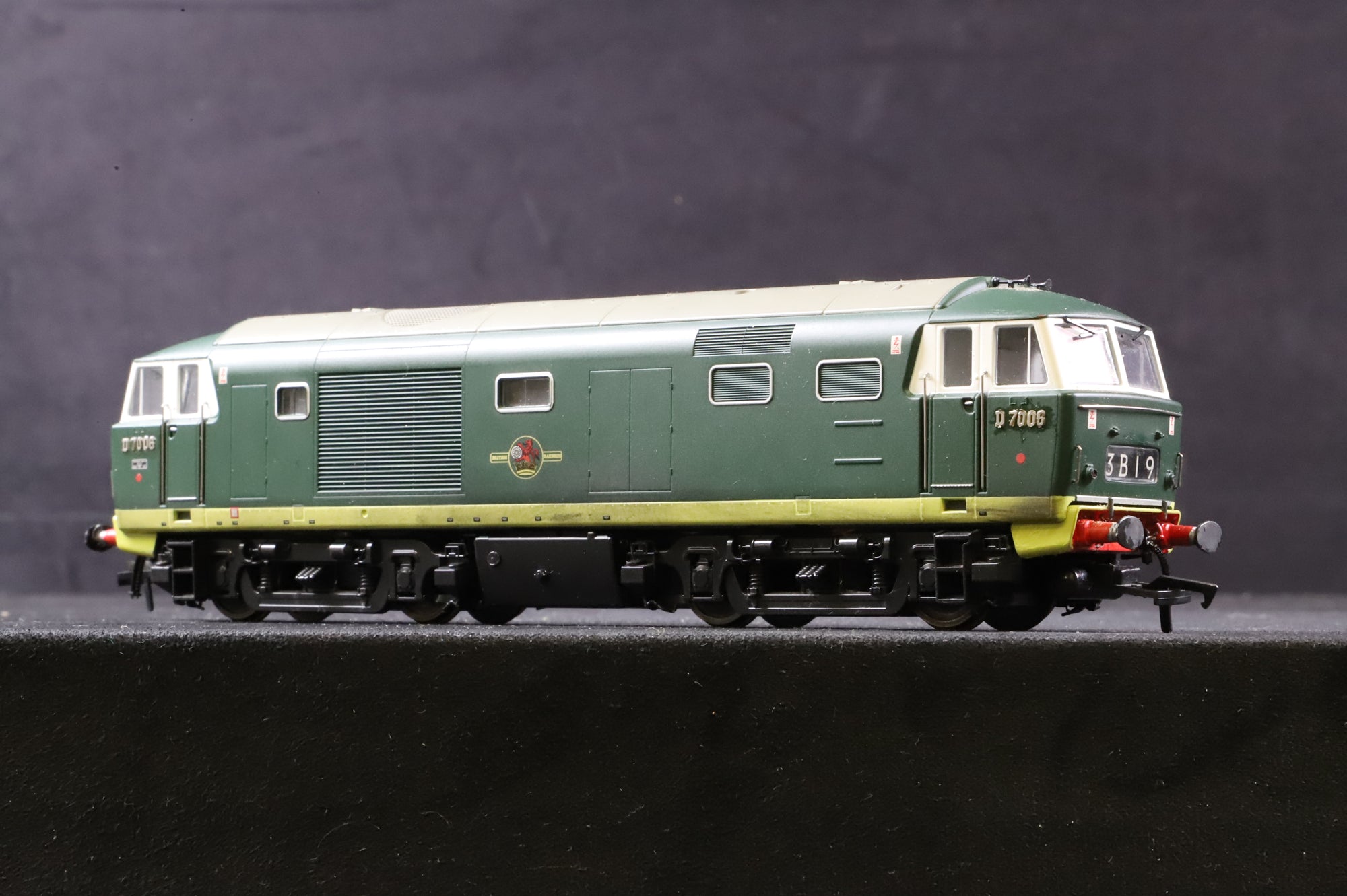 WORKSHOP Heljan OO 3515 Class 35 Hymek D7006 in BR Green - Weathered