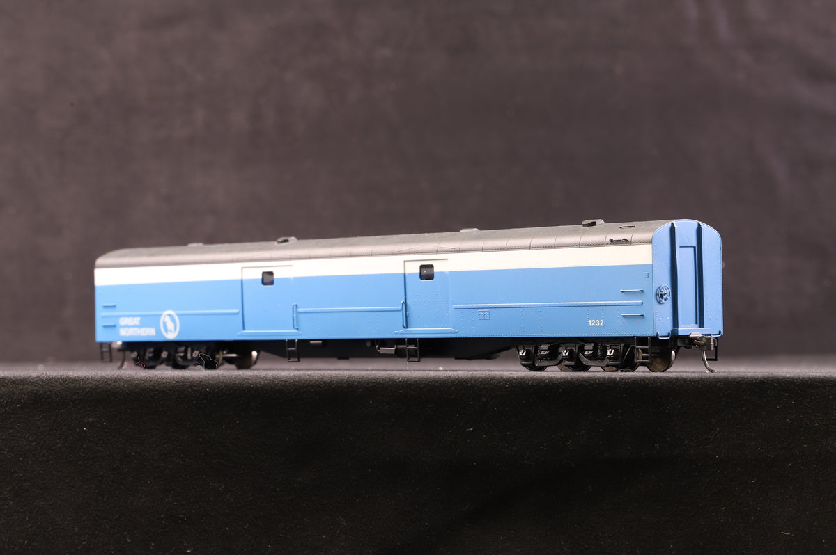 Shoreham Shops Limited/Oriental HO Brass Rake Of 8 Brass Great Northern Blue &amp; White Coaches