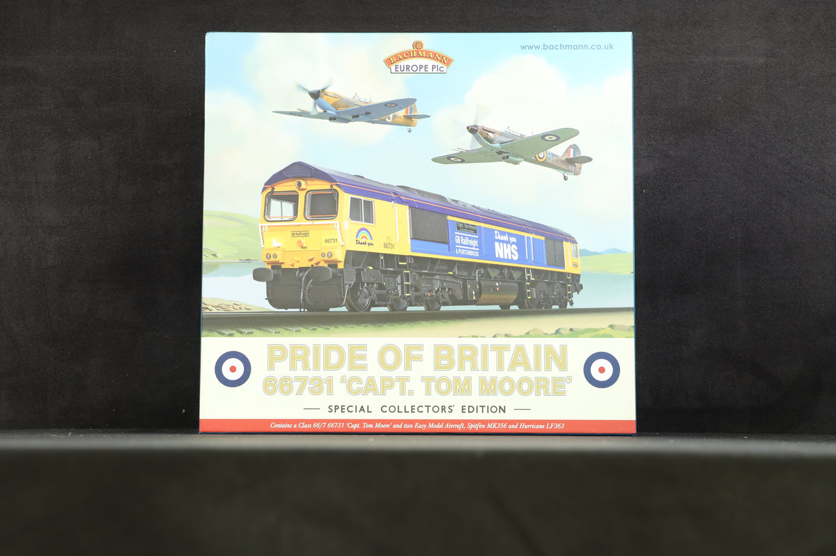 Graham Farish N 371-396K Pride of Britain &#39;66731&#39; &#39;Capt. Tom Moore&#39;, Special Collectors&#39; Ed
