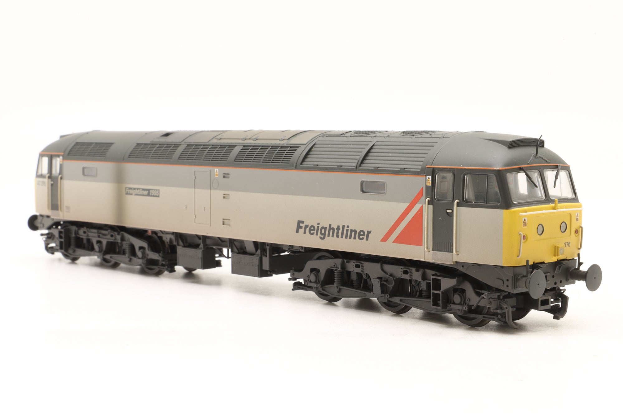 Bachmann OO 35-430 Class 47 47376 'Freightliner 1995' in Freightliner Grey (Rebranded BR Railfreight) – Weathered