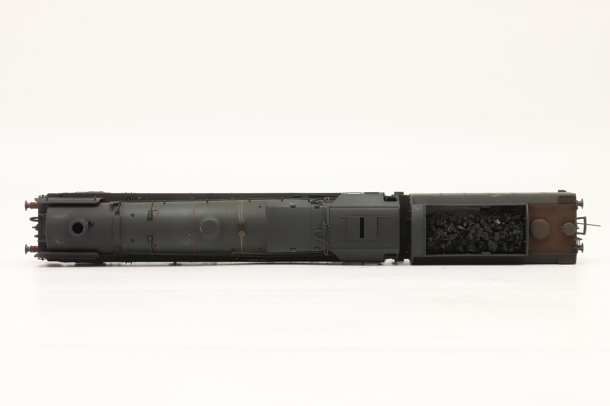 Hornby OO R3294 Britannia CLass 70043 'Lord Kitchener' in Lined BR Green E/C – Weathered
