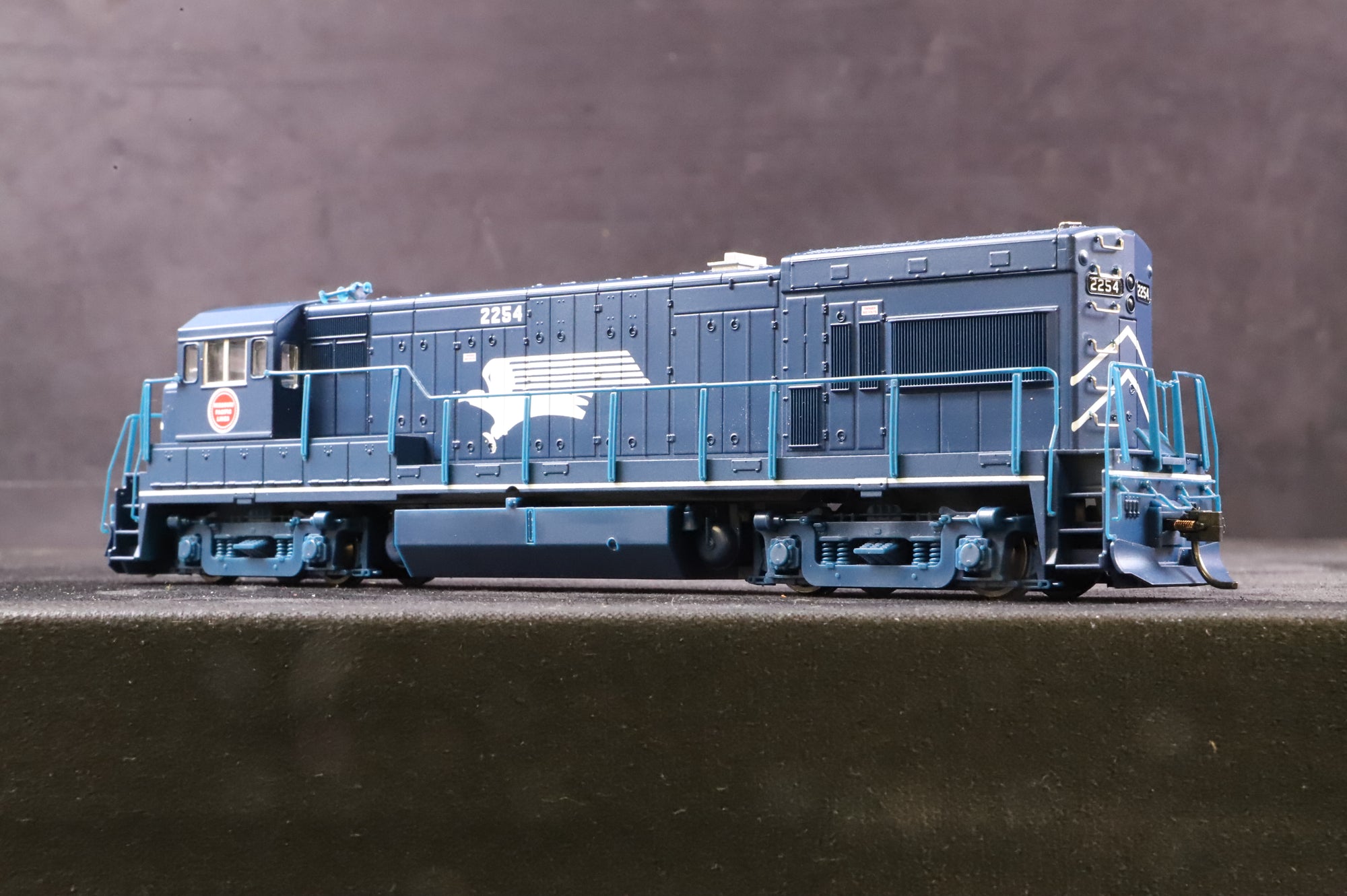 Atlas HO 8682 GE U23B No.2254 in Missouri Pacific Livery