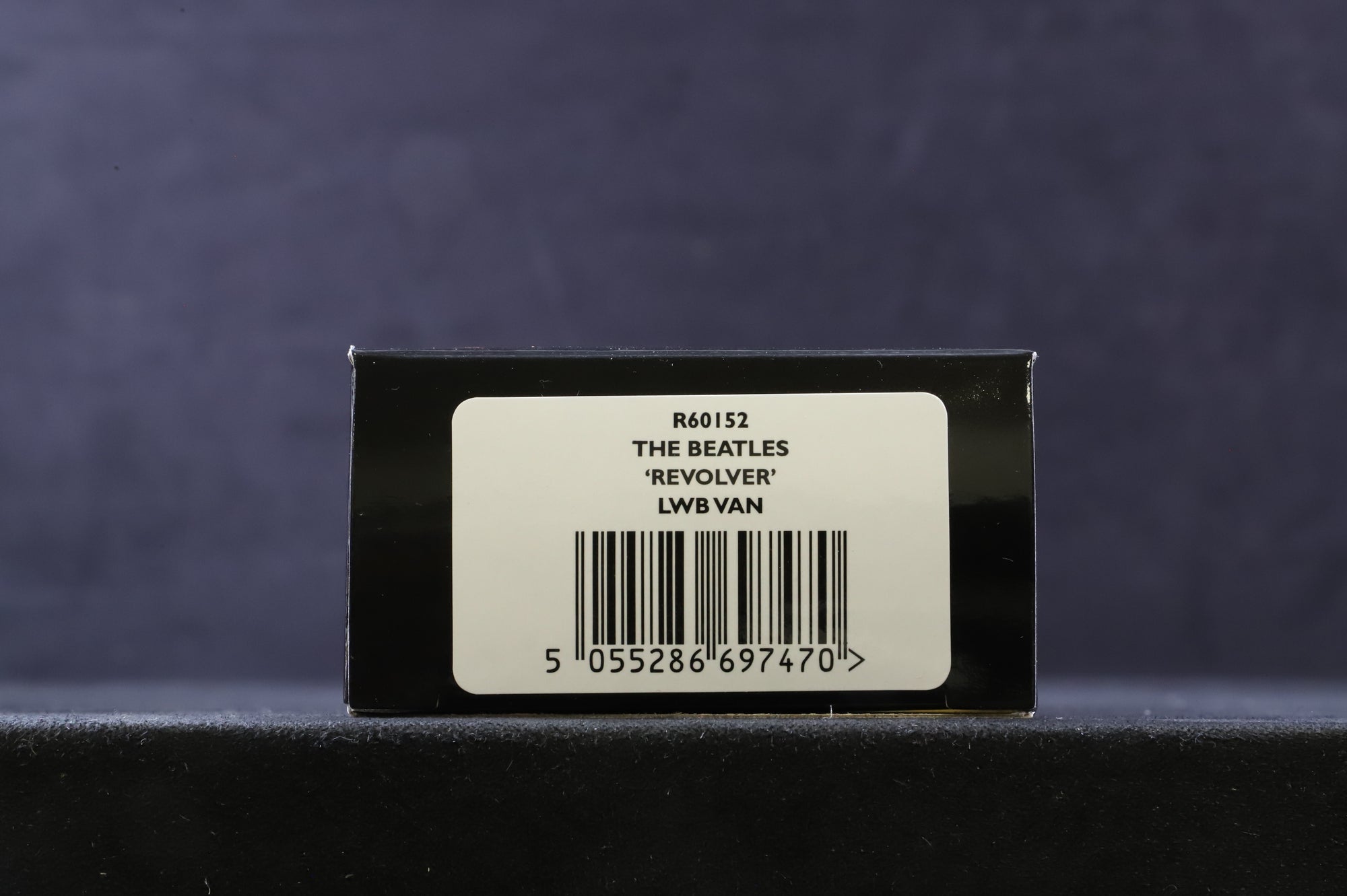 Hornby OO R60152 The Beatles 'Revolver' LWB Van