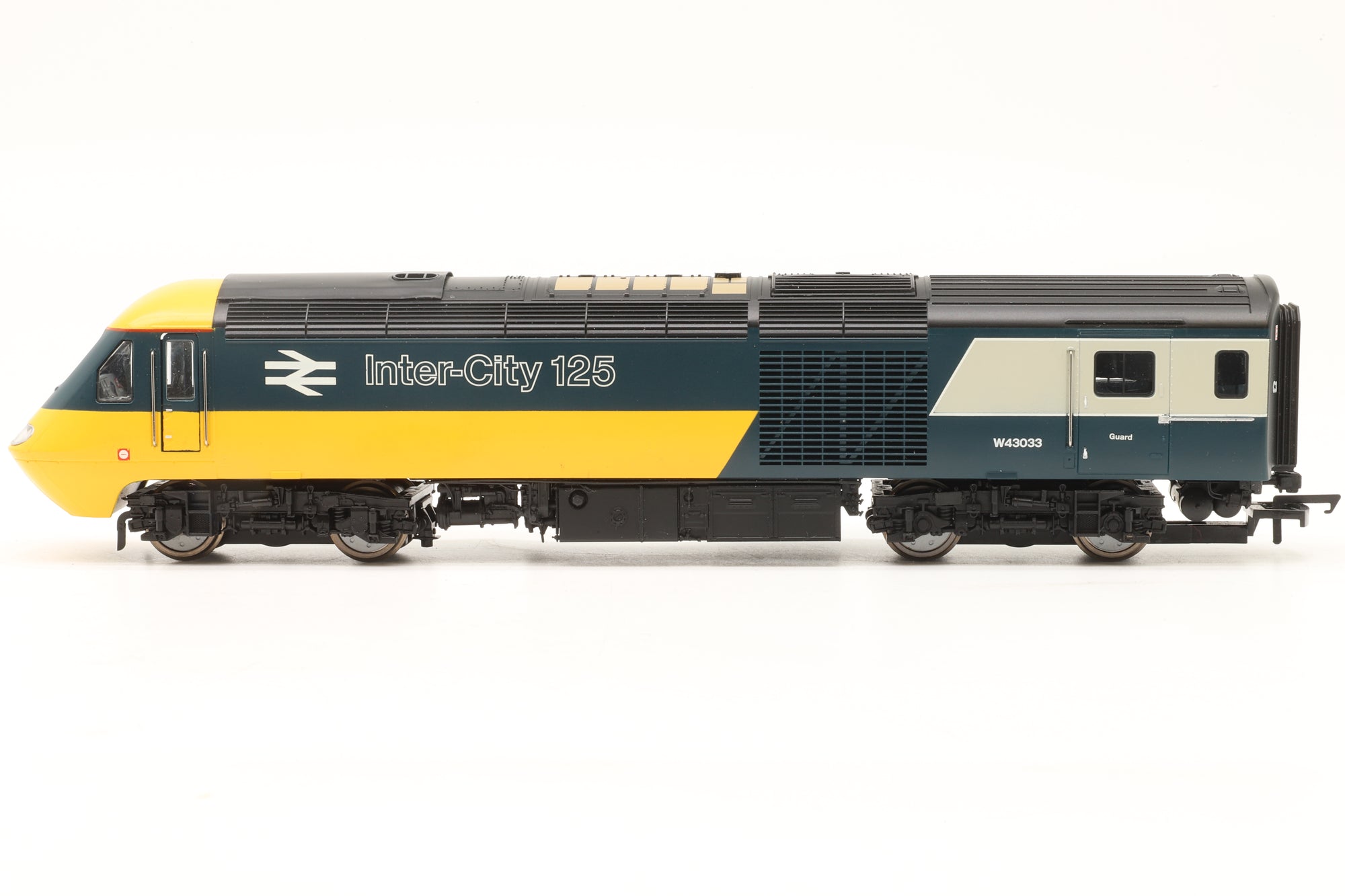 Hornby OO R3138 Class 43 HST Set in BR Intercity 125 Livery – DCC Sound