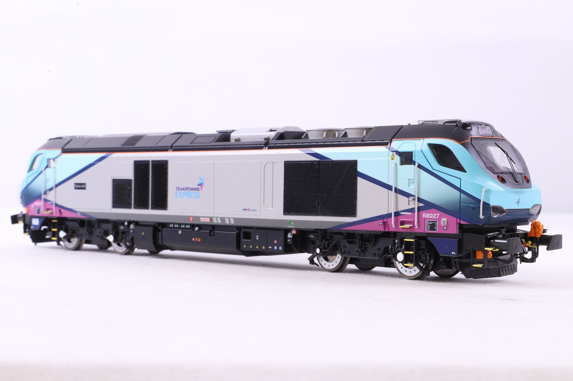 Dapol OO 4D-022-021 Class 68 '68027' 'Splendid' Transpennine Express
