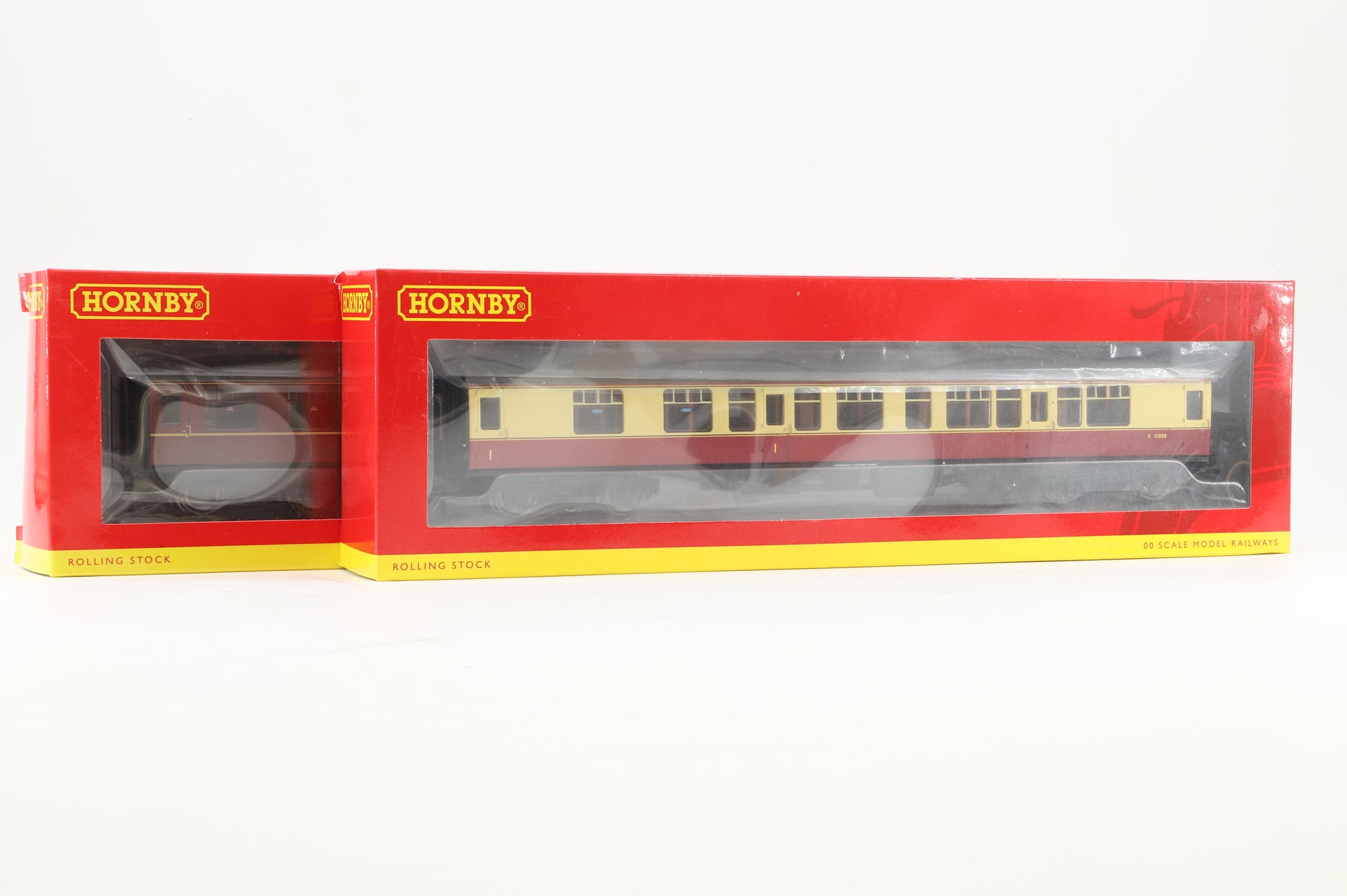 Hornby OO R4707/4701 Set of 2x Mk1s in BR(E) Crimson/Cream & BR(M) Maroon