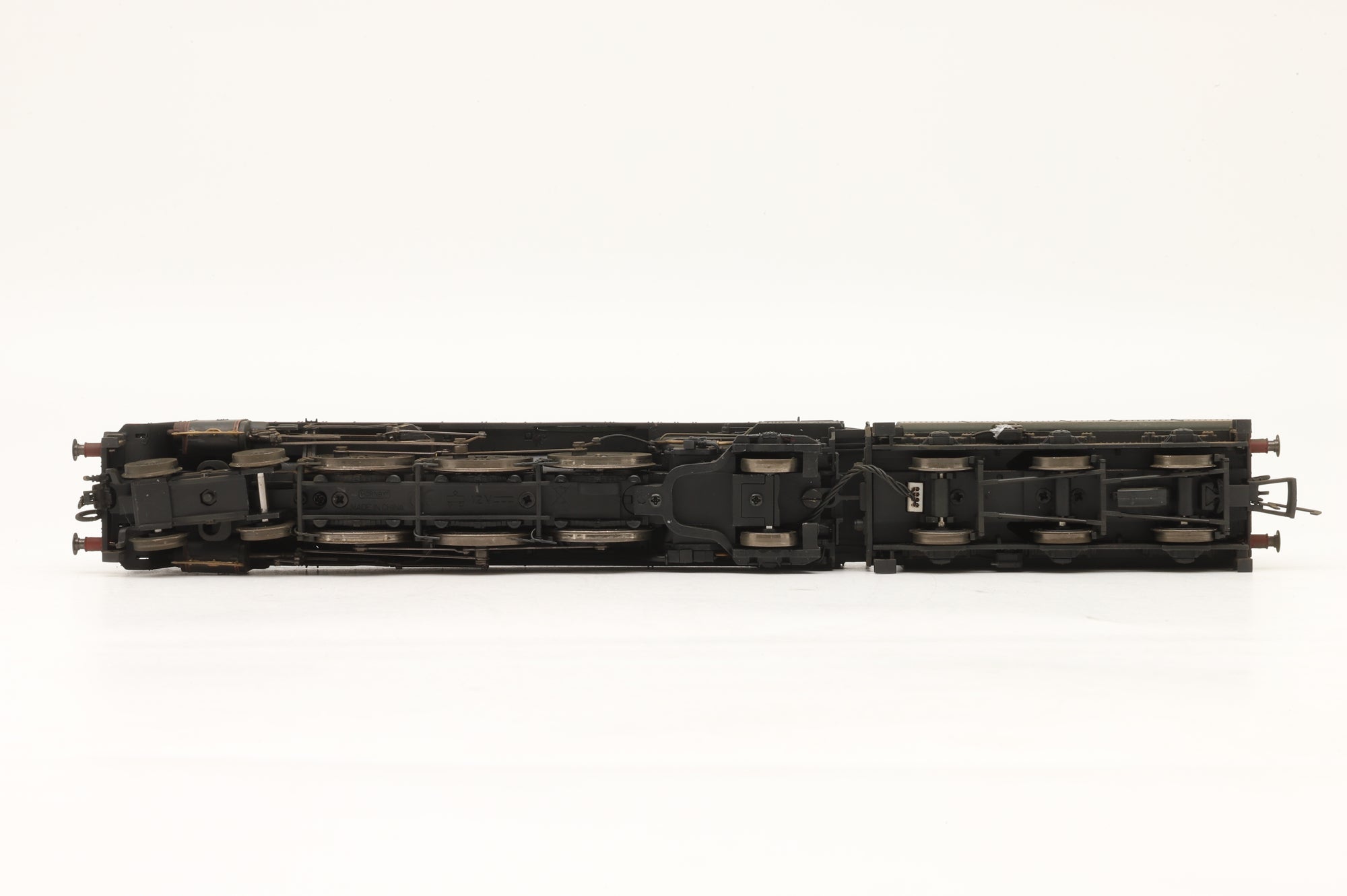 Hornby OO R3294 Britannia CLass 70043 'Lord Kitchener' in Lined BR Green E/C – Weathered