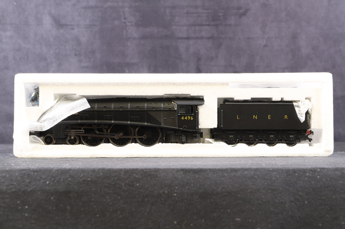 Bachmann OO 31-962 Class A4 4-6-2 4496 &#39;Golden Shuttle&#39; in LNER Black Livery Limited edition 126/350