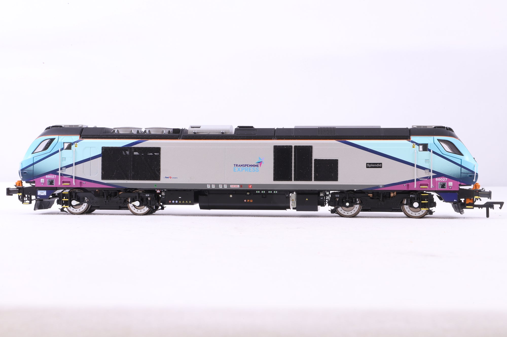 Dapol OO 4D-022-021 Class 68 '68027' 'Splendid' Transpennine Express