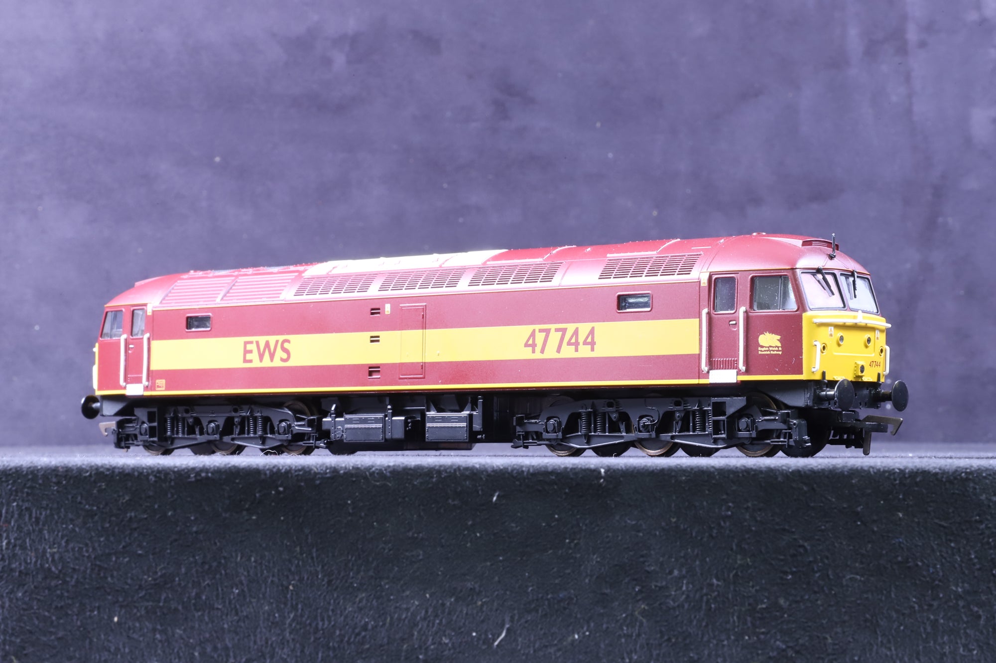 Heljan OO 4650 Class 47 47744 in EWS Livery