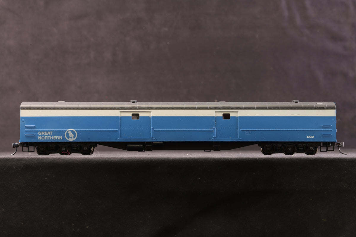 Shoreham Shops Limited/Oriental HO Brass Rake Of 8 Brass Great Northern Blue &amp; White Coaches