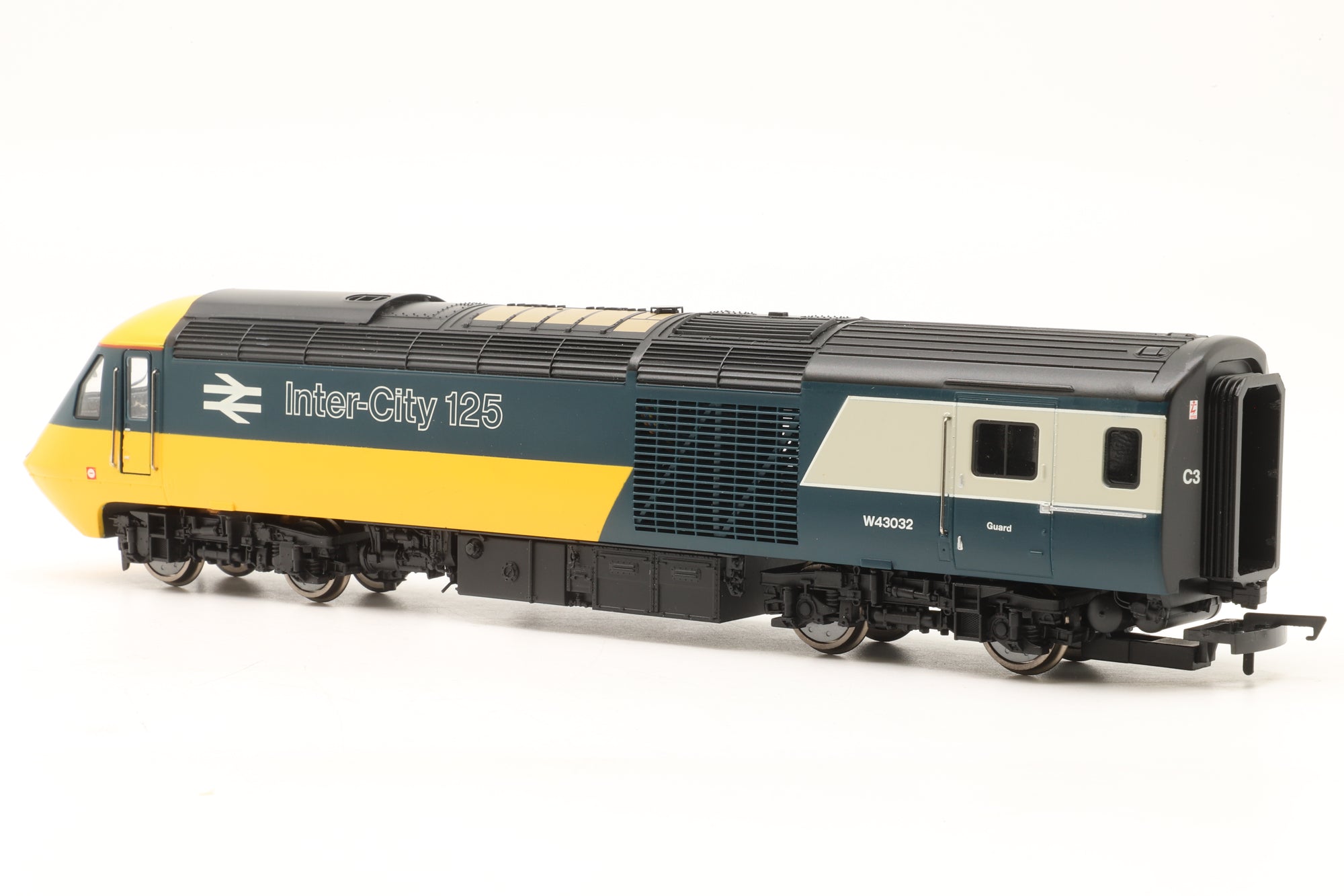 Hornby OO R3138 Class 43 HST Set in BR Intercity 125 Livery – DCC Sound