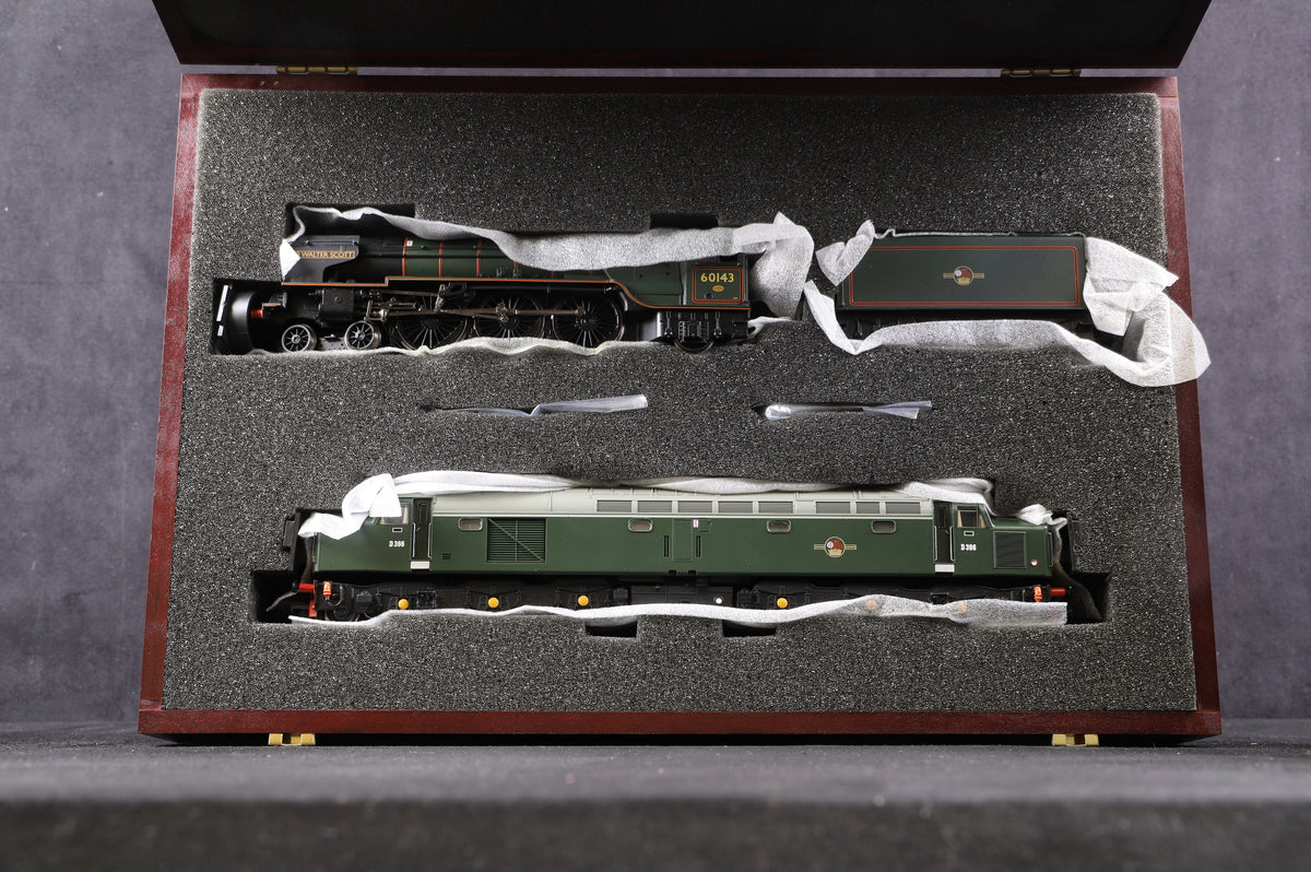 Bachmann OO 30-090 15th Anniversary Set Class A1 4-6-2 &#39;60143&#39; &#39;Sir Walter Scott&#39; BR Green &amp; Class 40 &#39;D396&#39; BR Green