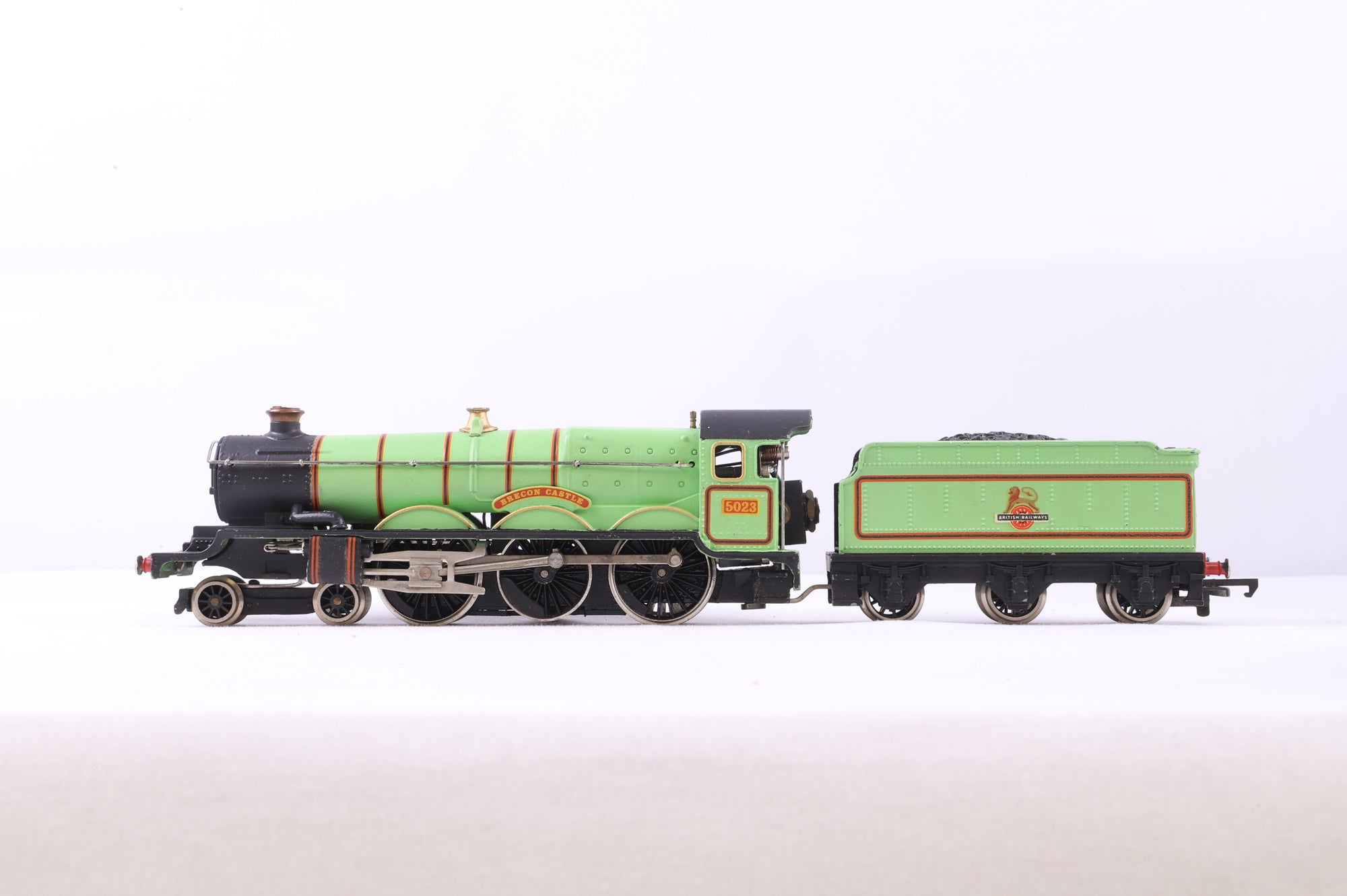 Wrenn OO W2235 Castle Class '5023' 'Brecon Castle' BR Green