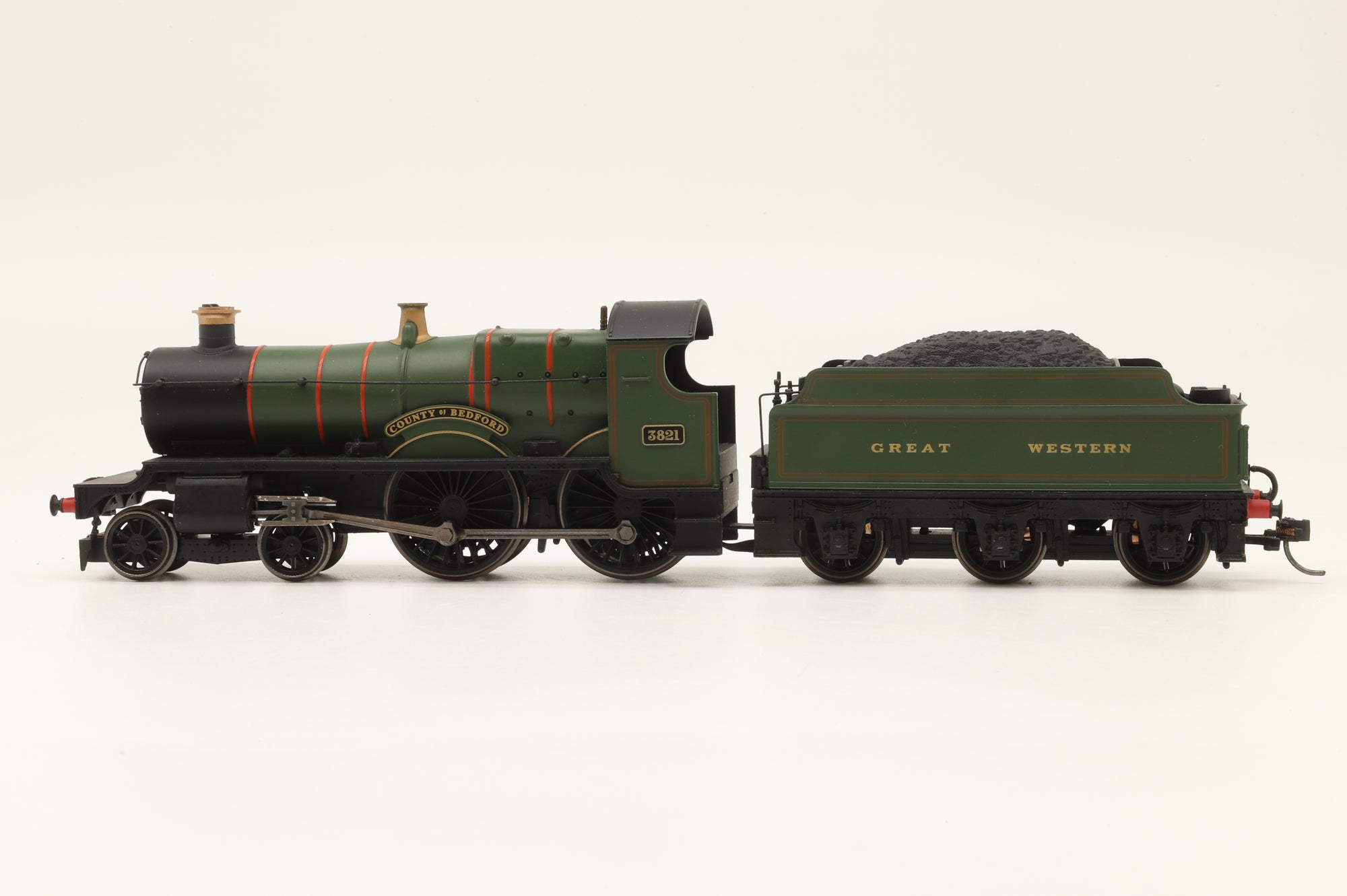 Hornby OO R3061 County Class '3821' 'County of Bedford' GWR Green, DCC Fitted