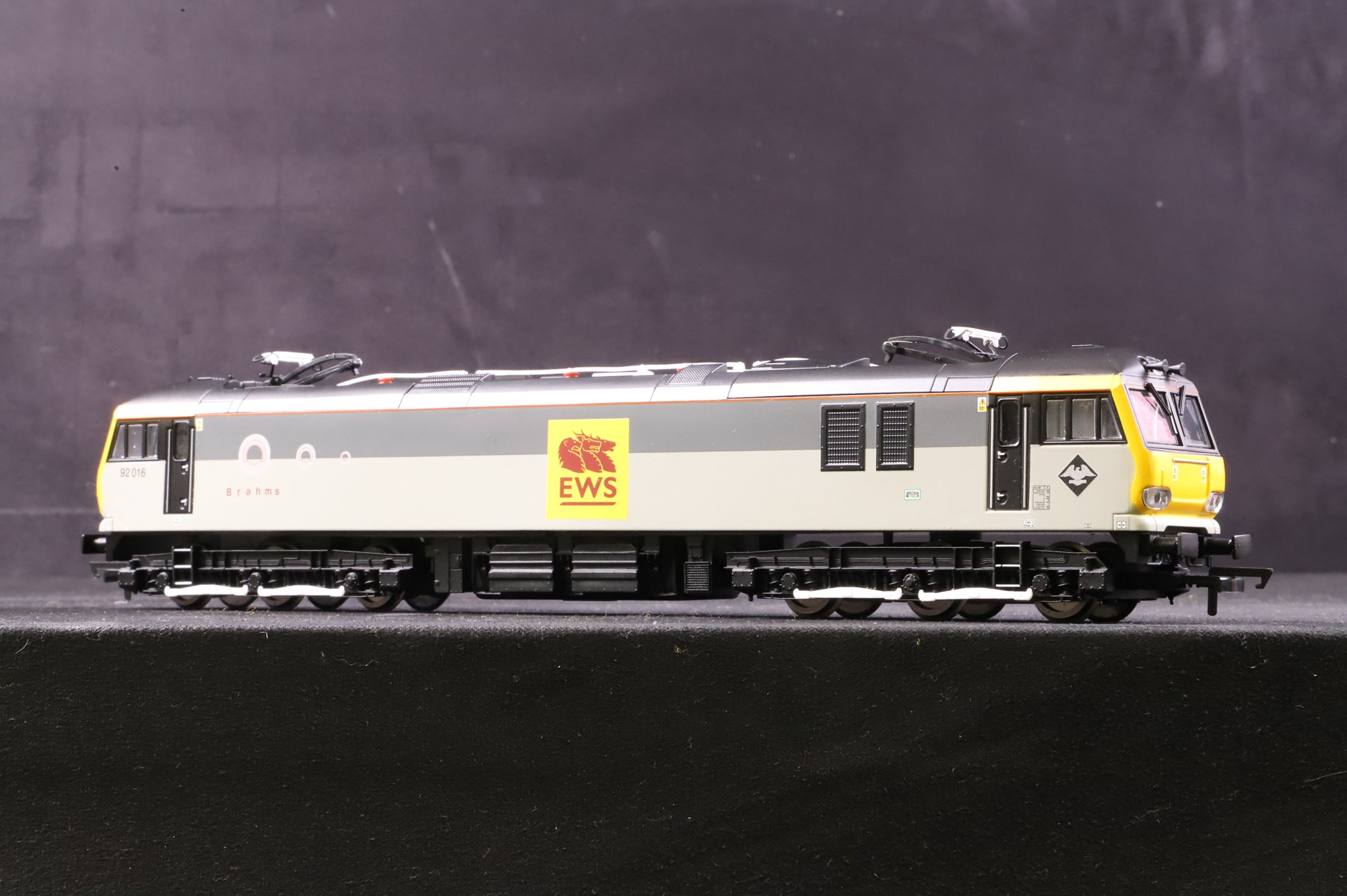 Hornby OO R3480 Class 92 92016 'Brahms' in EWS (Rebranded BR Railfreight Grey) Livery
