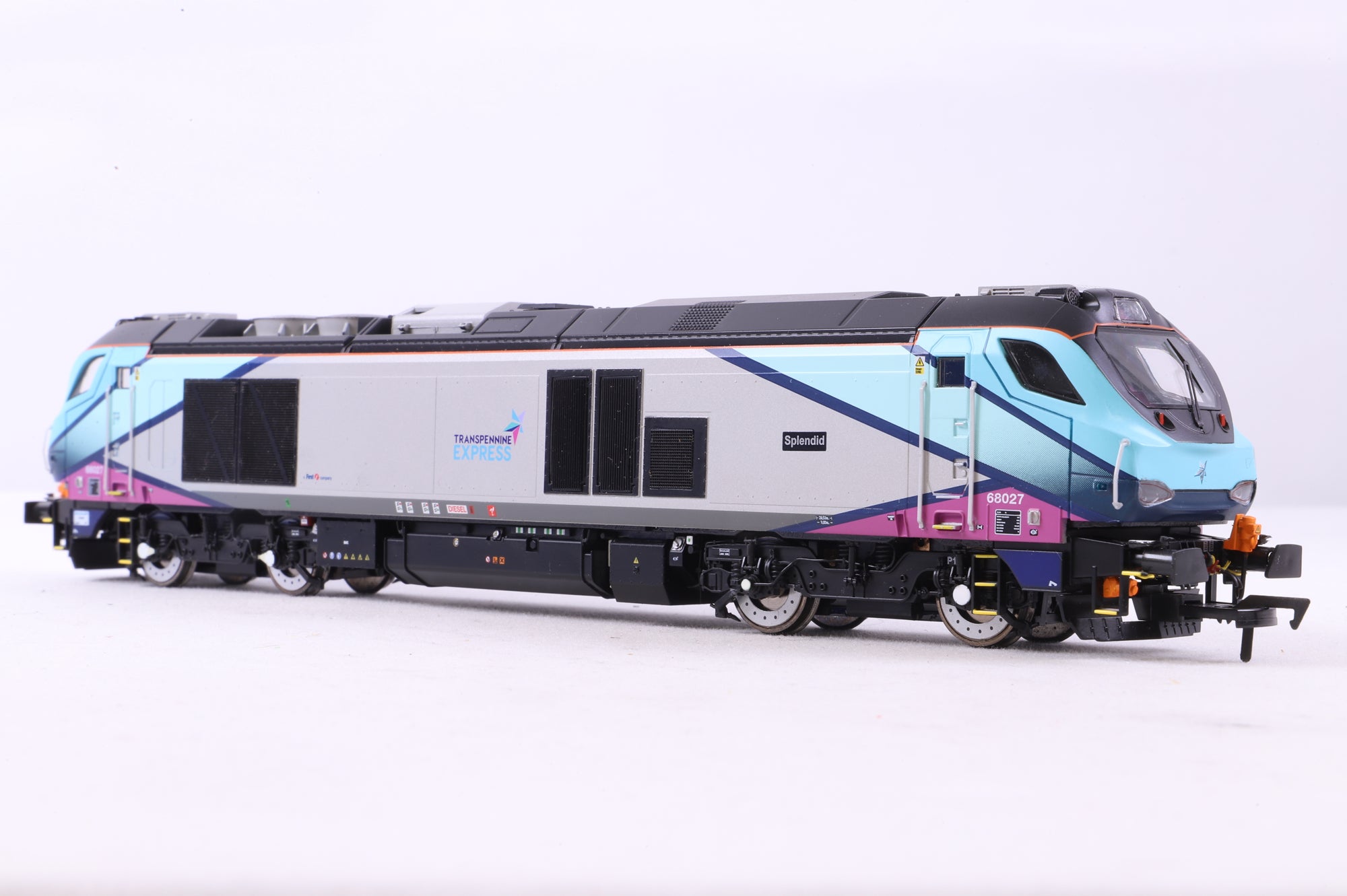 Dapol OO 4D-022-021 Class 68 '68027' 'Splendid' Transpennine Express