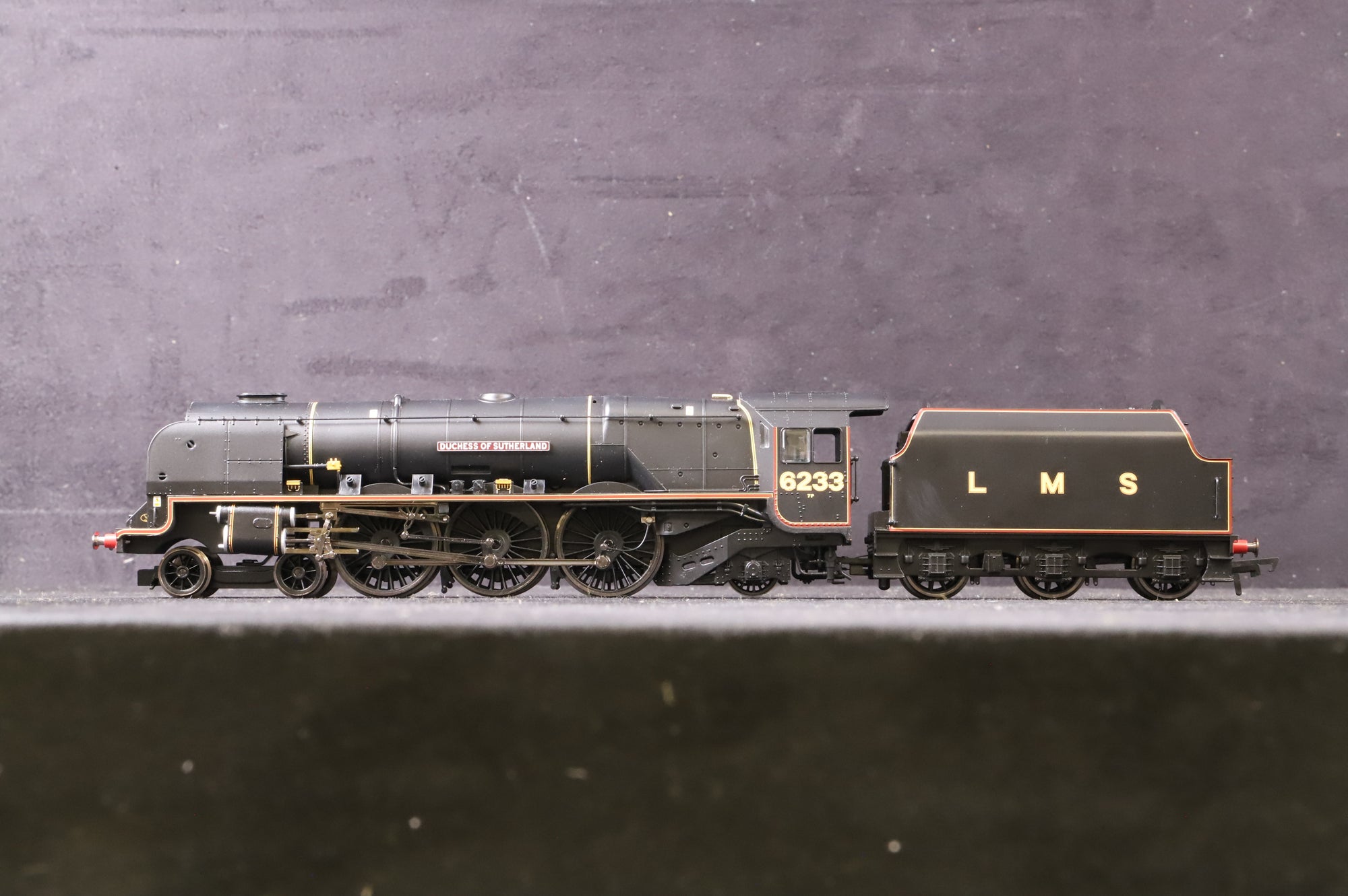 Hornby OO R3014X Princess Coronation Class 'Duchess of Sutherland' '6233' LMS Black