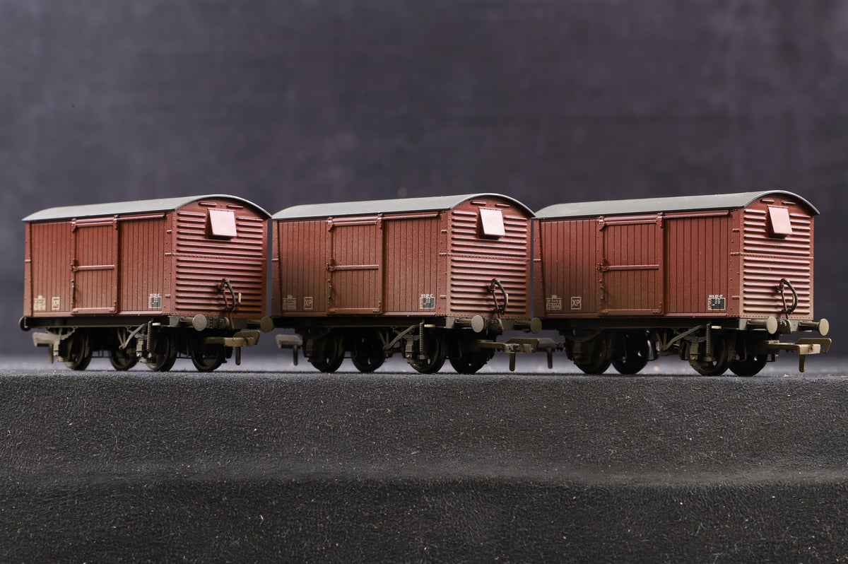 Bachmann OO Rake of 12 Box Vans