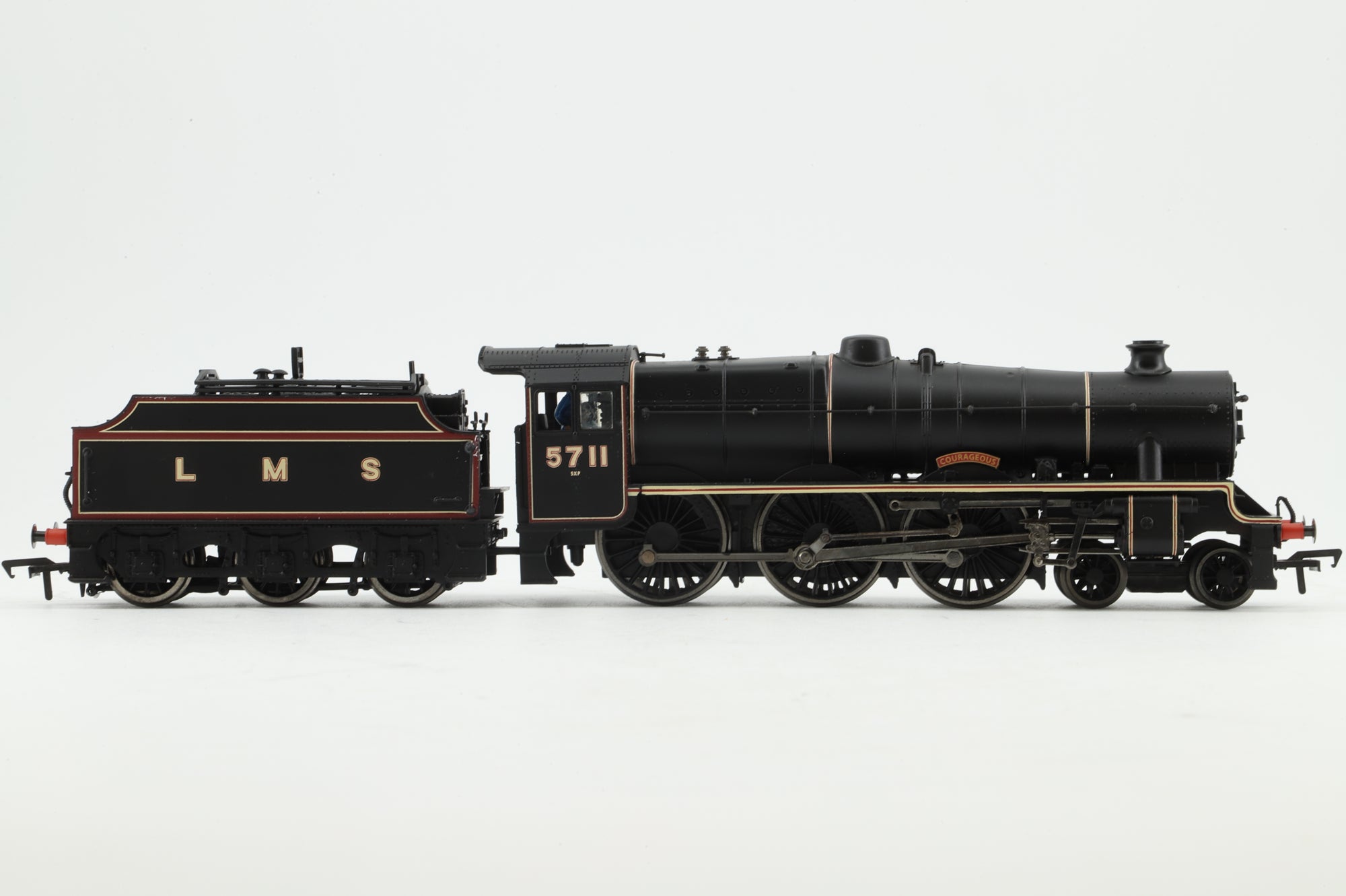 Bachmann OO 31-159 Jubilee Class 5711 'Courageous' in Lined LMS Black