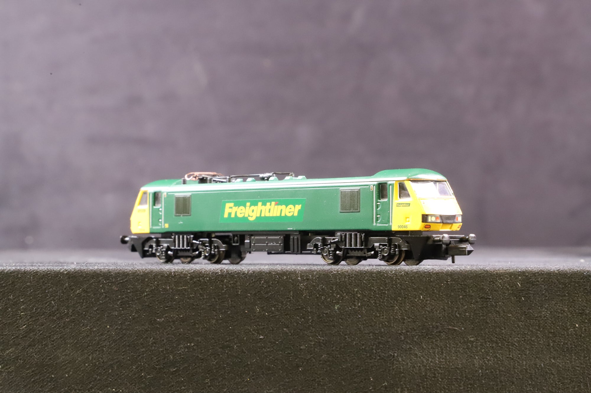 Graham Farish N Gauge 371-777 Class 90 90046 in Freightliner Livery