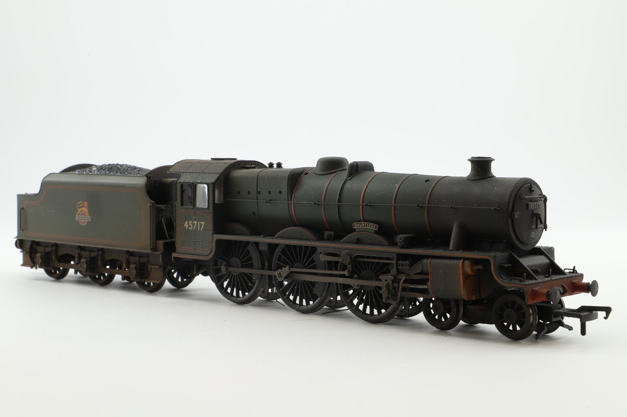 Bachmann OO Jubilee Class 45717 'Dauntless' in Lined BR Green w/ Early Crests - DCC Sound & Weathered