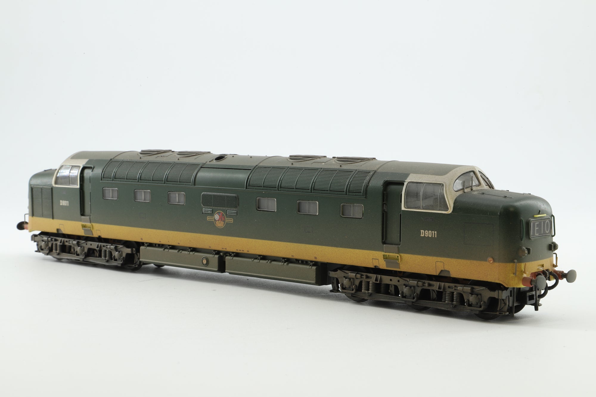 Bachmann OO 32-529B Class 55 Diesel 'D9011' BR Two Tone Green, Weathered, DCC Fitted
