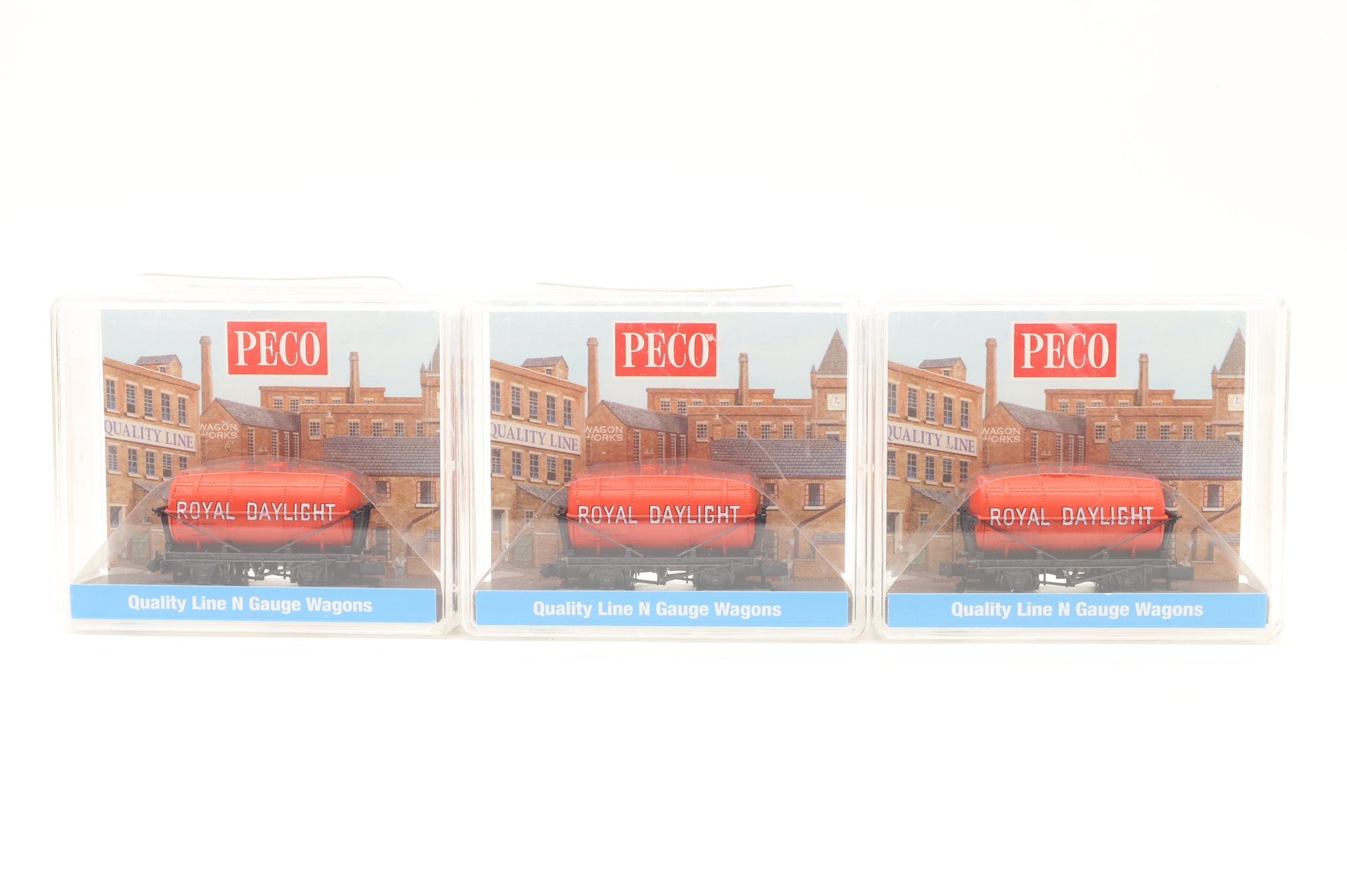 Peco N NR-P163 Rake of 3 10ft Petrol Tank Wagons 'Royal Daylight'